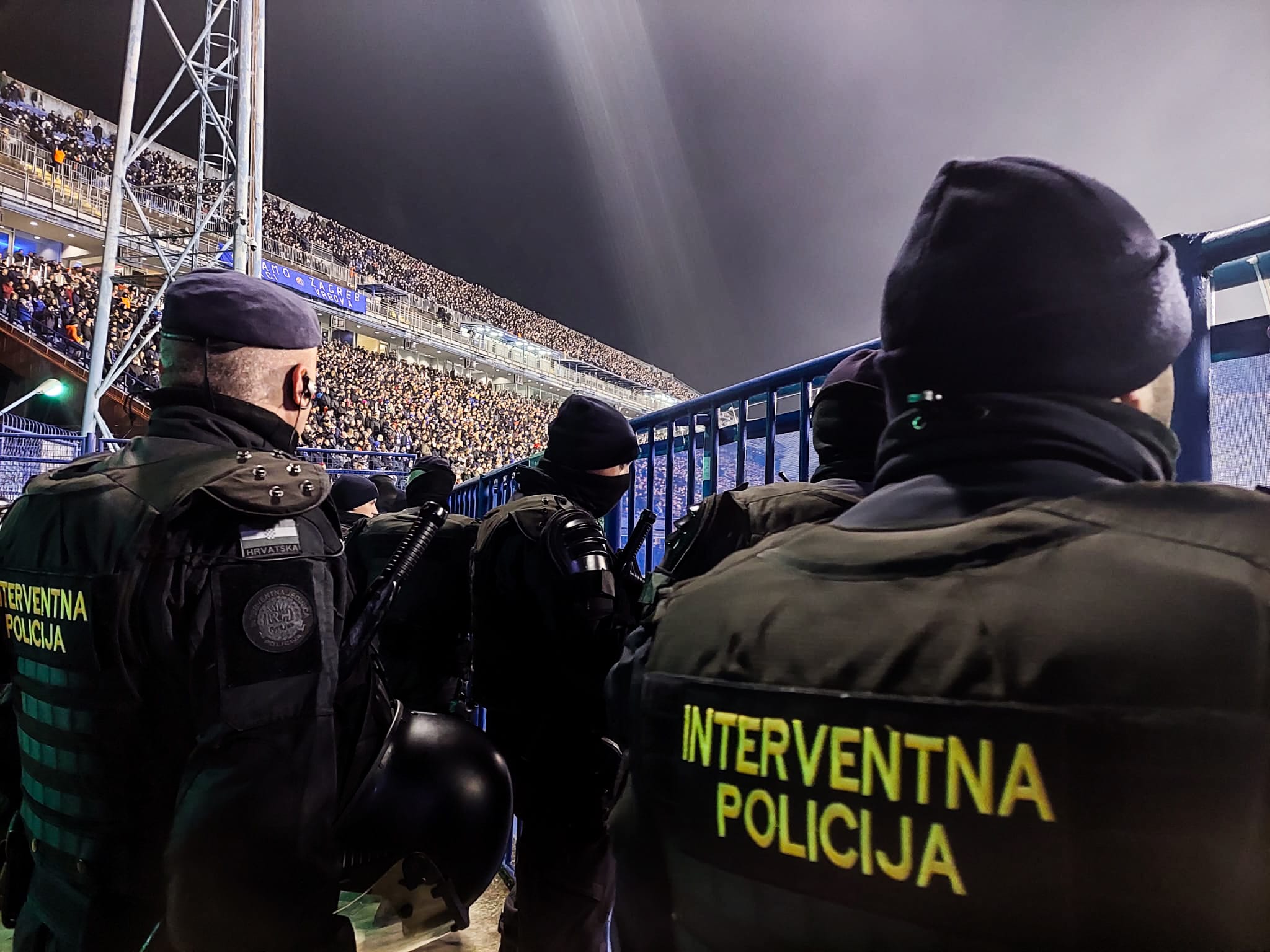 stadion, navijači, interventna policija, dinamo hajduk, maksimir,