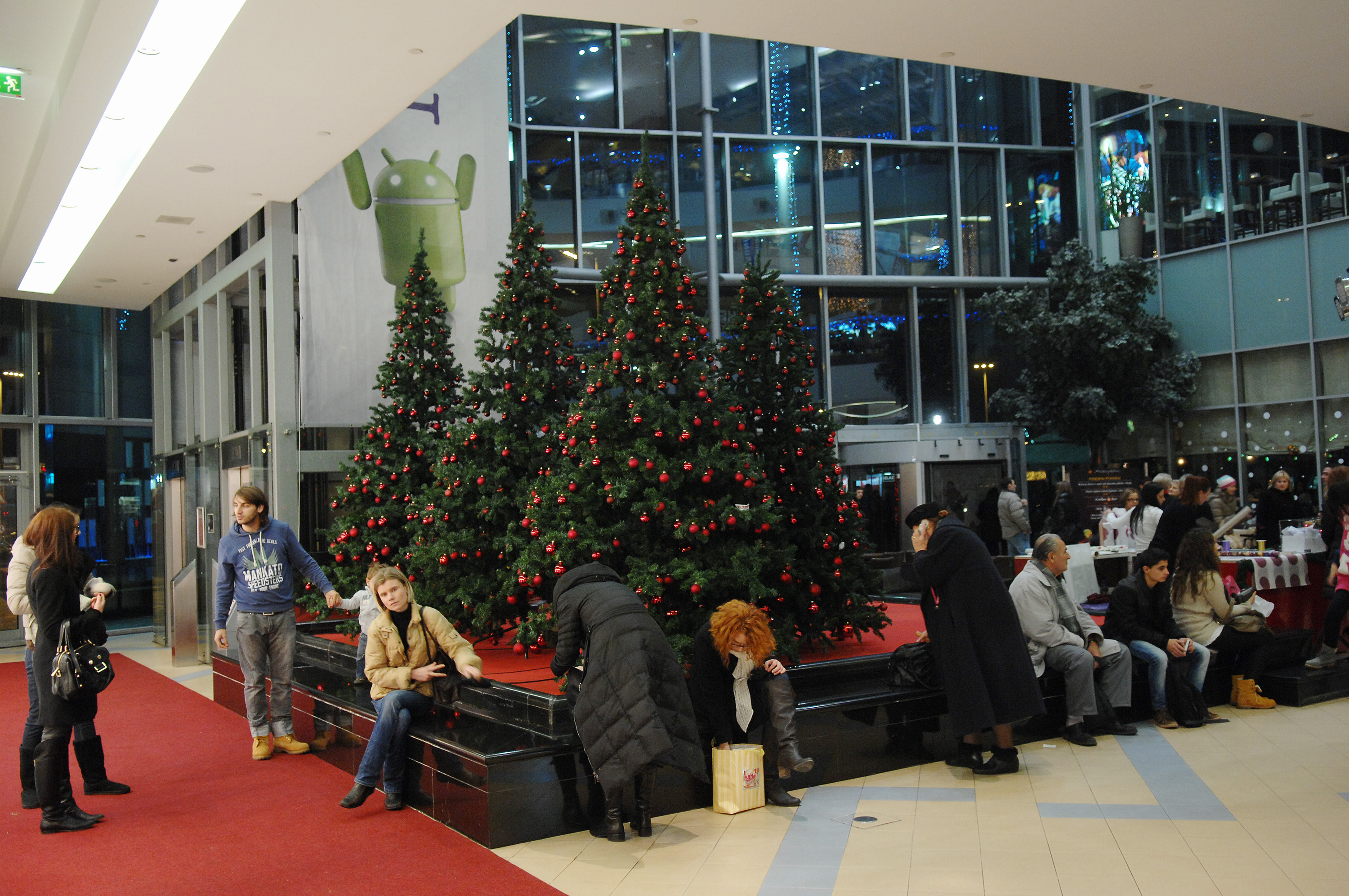 Zagreb: Blagdansko raspoloenje u shopping centru Avenue Mall