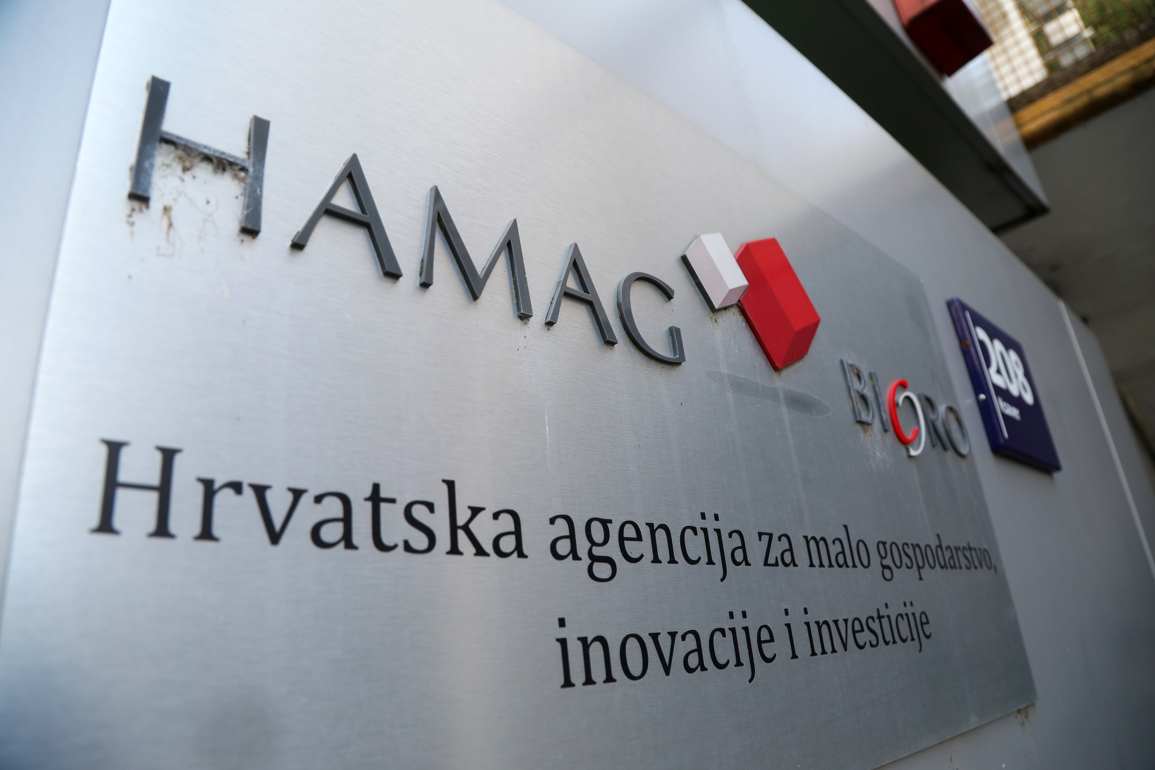 Zagreb: Uhićena Magdalena Dovečer dovedena u prostorije HAMAG BICRO-a