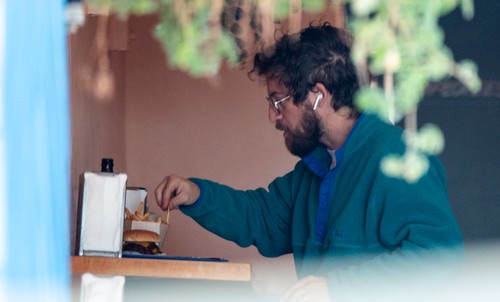 EXCLUSIVE: Table for 1 ! Home Alone 3 Star Alex D. Linz Looks Unrecognizable As He Makes Rare Public Outing By Grabbing A Burger In Los Angeles - 11 Dec 2023