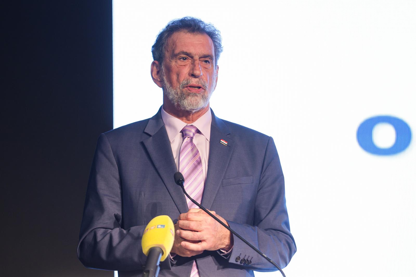 Zagreb: Ministarstvo znanosti i obrazovanja na Svjetski dan u?itelja dodijelilo je nagrade najboljim odgojno-obrazovnim djelatnicima