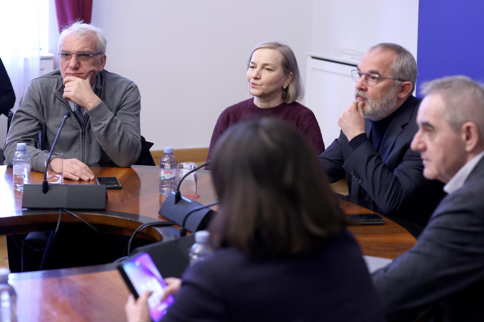 Zagreb: Odbor za informiranje o oglasavanju usluga i aktivnosti javnih i drzavnih tijela te drzavnih tvrtki