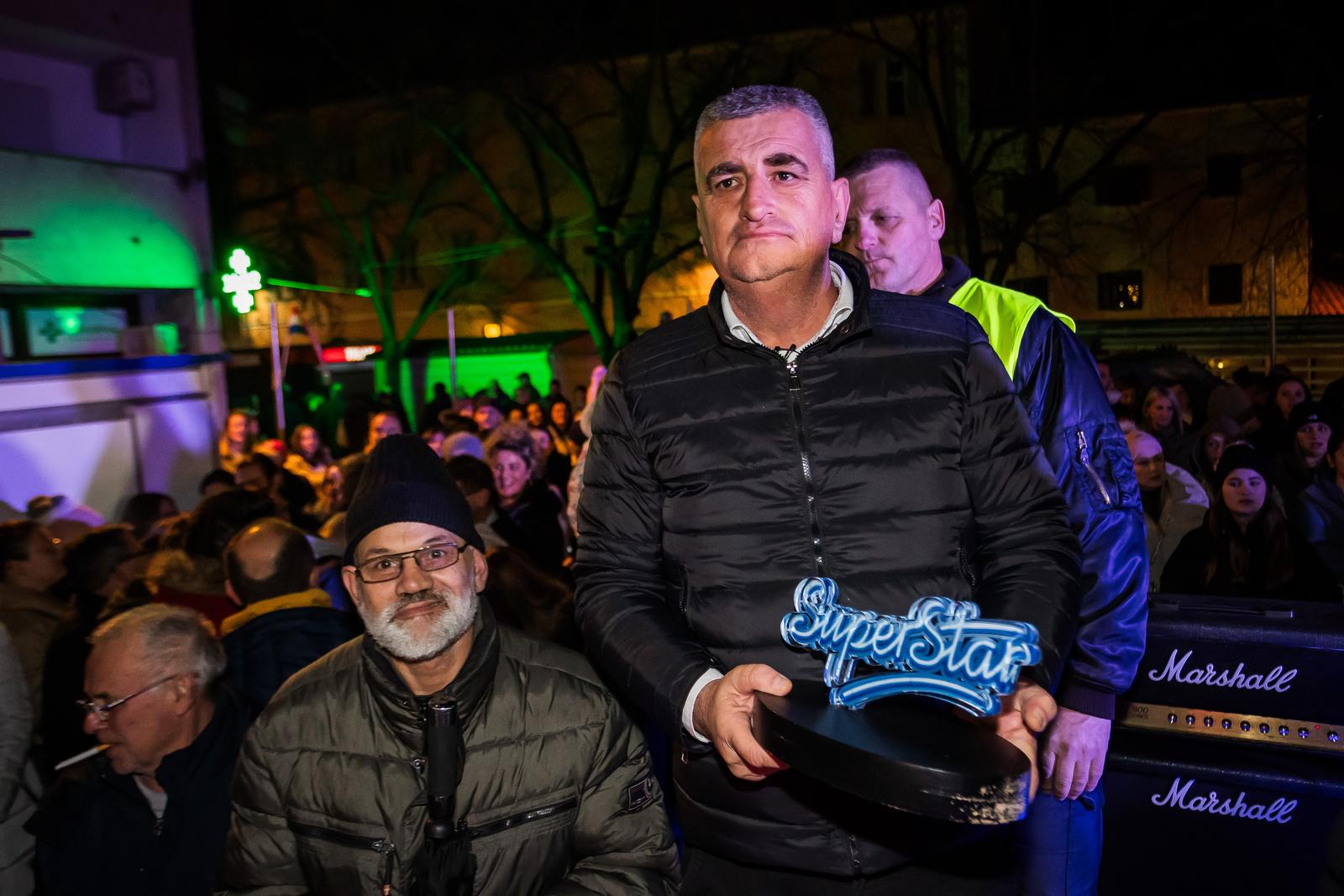 Sinj: Miro Bulj sa sugrađanima dočekao pobjednicu Supertalenta  Hanu Ivković