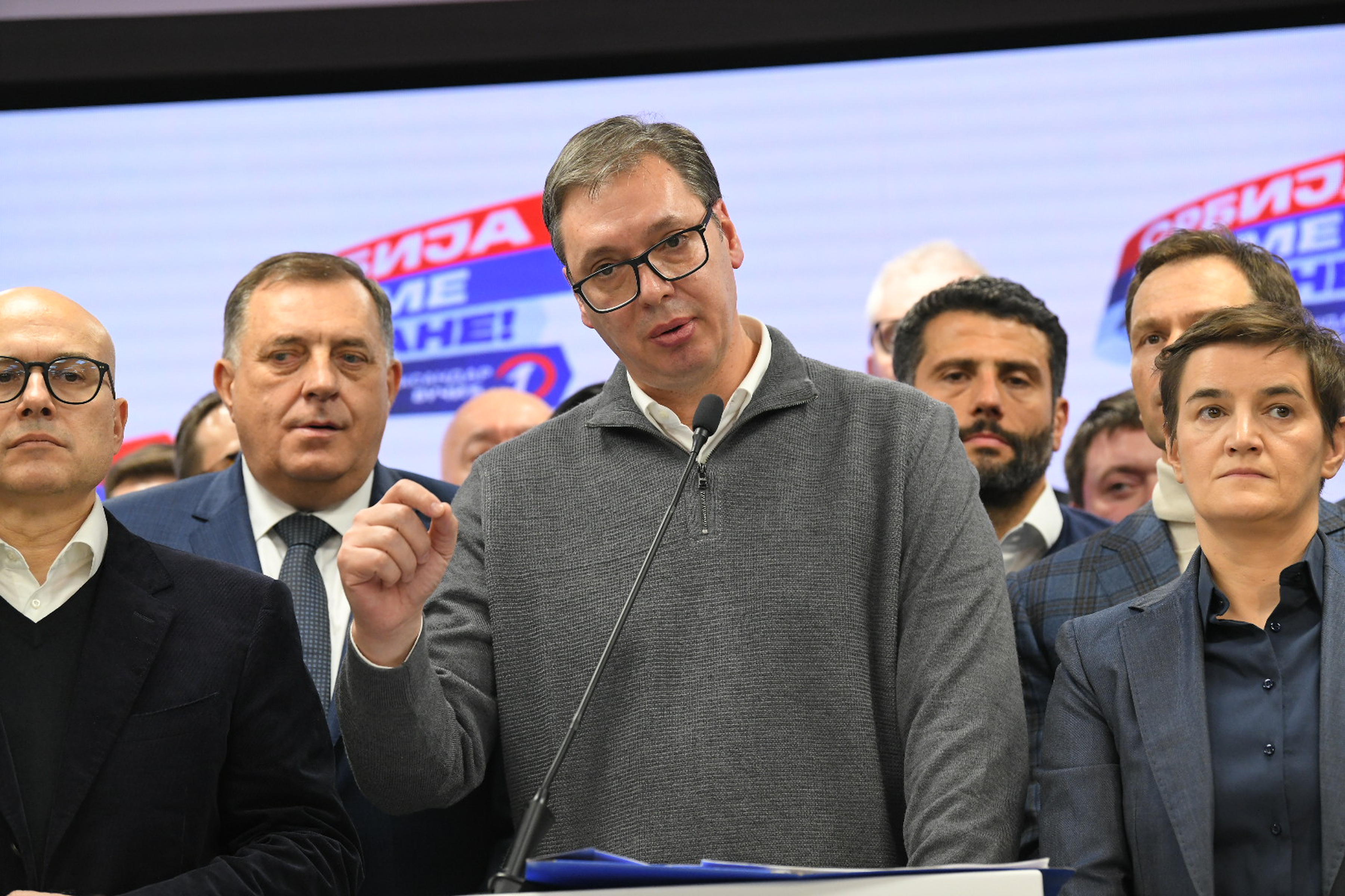 Beograd: Vučić proglasio apsolutnu pobjedu SNS-a na prijevremenim parlamentarnim izborima