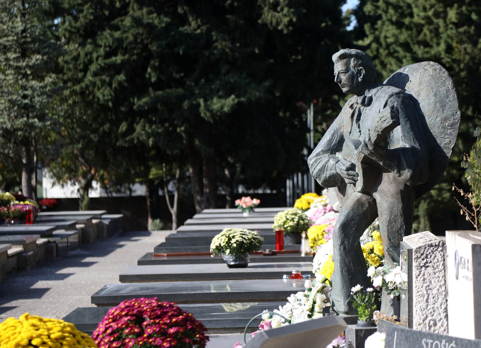 Šibensko groblje Kvanj na blagdan Svih svetih