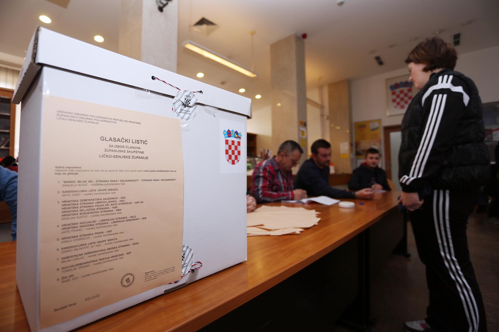 Ličani glasaju na prijevremenim izborima za Županijsku skupštinu