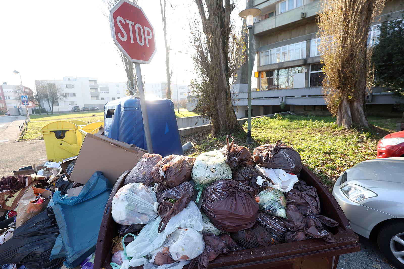 Prepuni spremnici za biootpad u Sigetu