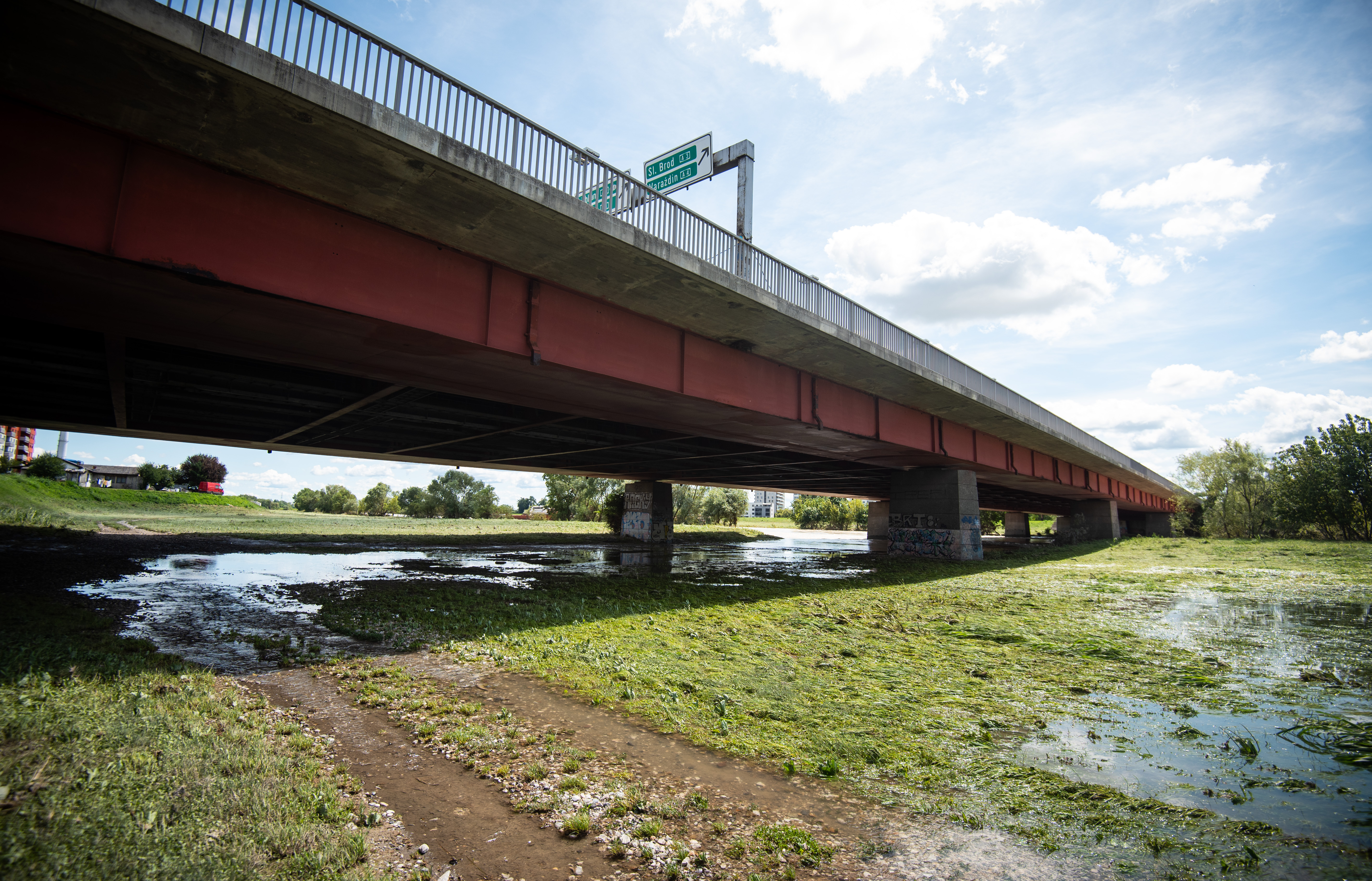 Zagreb: Sava kod Mosta mladosti nakon pada vodostaja