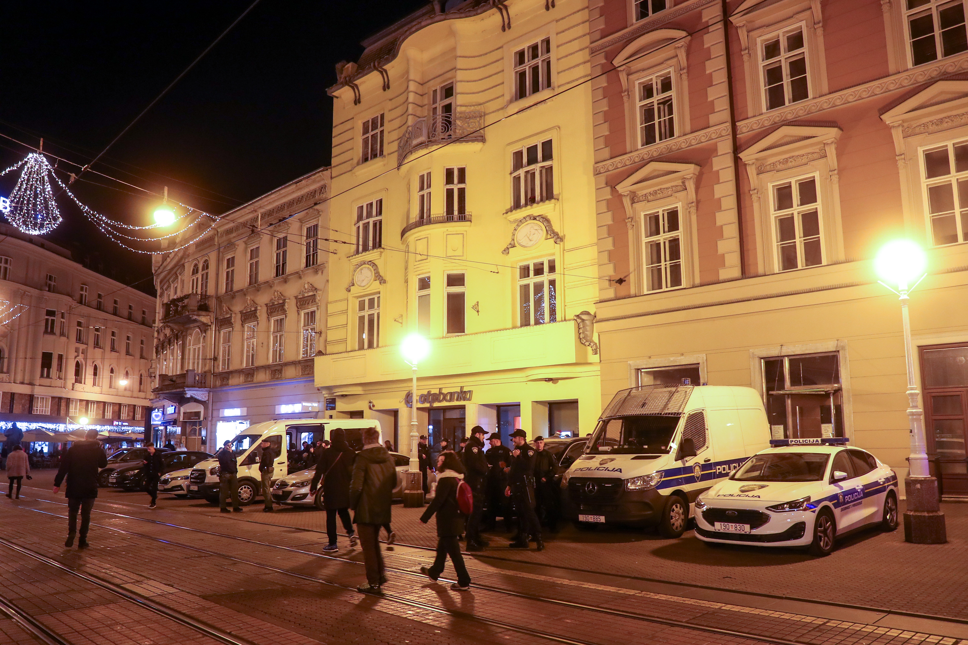 Zagreb: Atmosfera na dočeku nove 2024. godine na Trgu bana Jelačića