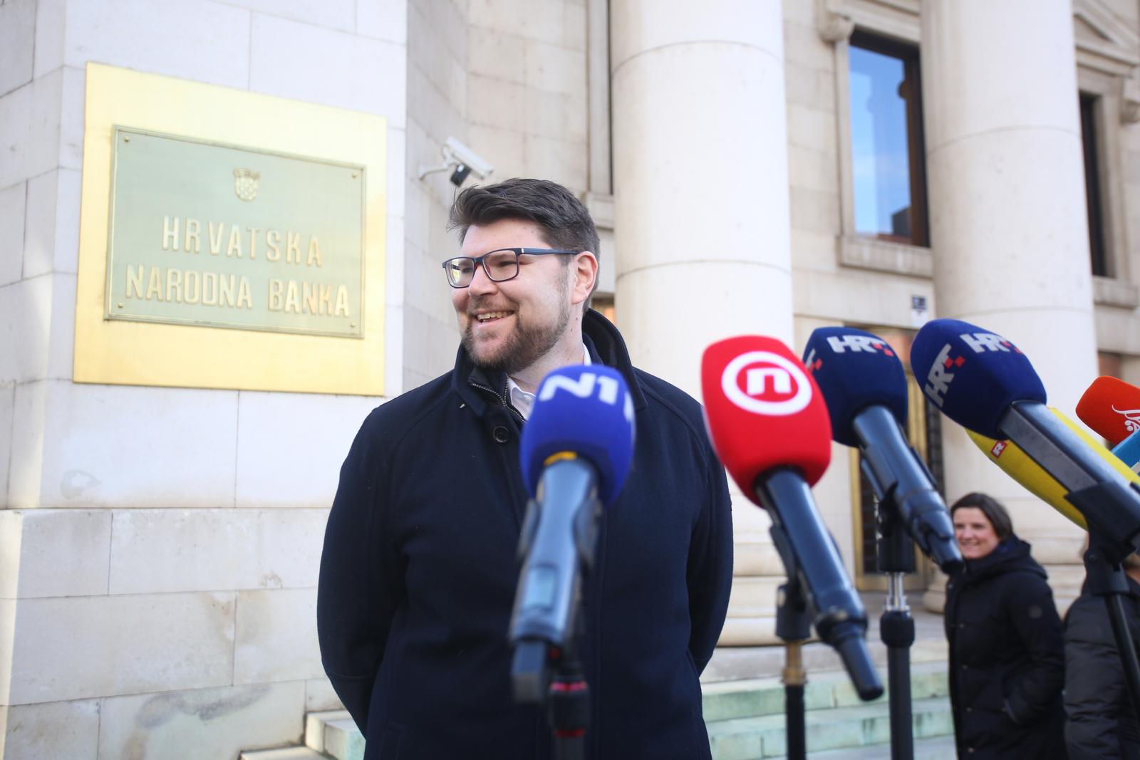 Zagreb: Peđa Grbin, Sandra Benčić i Boris Lalovac obratili se medijima ispred HNB-a
