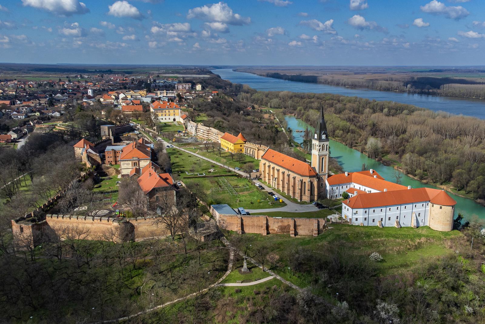 Ilok: Pogled iz zraka na crkvu sv. Ivana Kapistrana