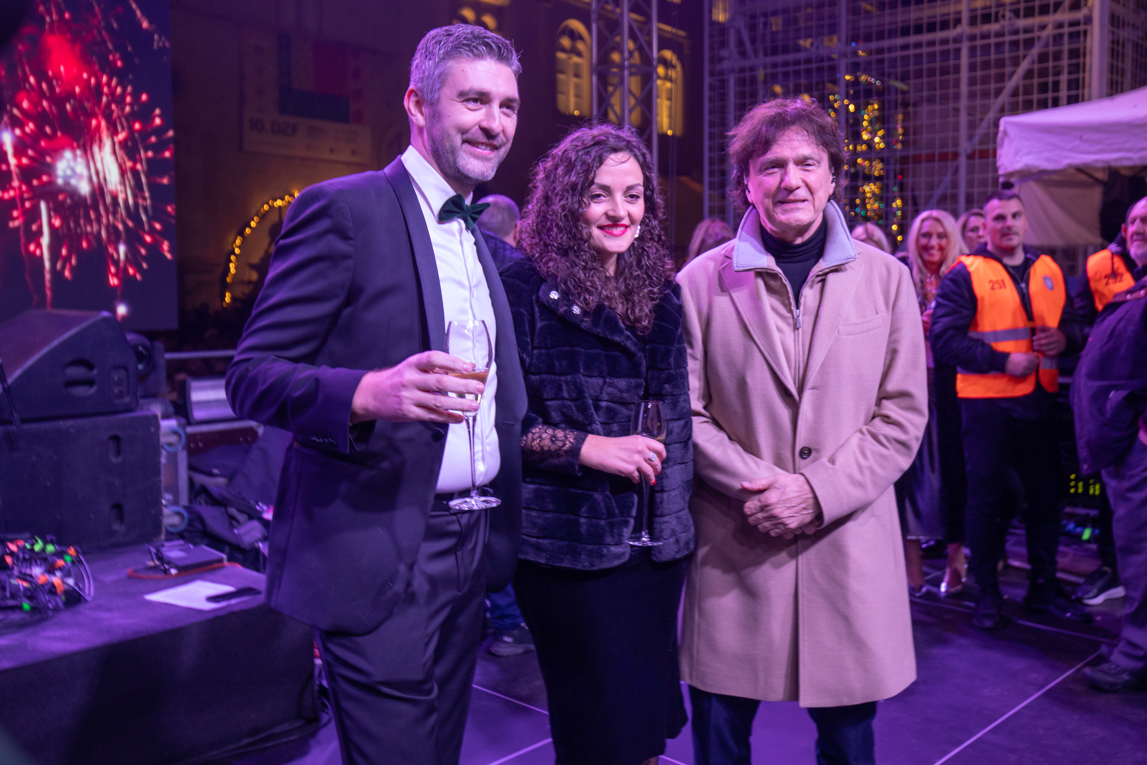 Dubrovnik: Građani na Stradunu dočekuju novu 2024. godinu uz Zdravka Čolića