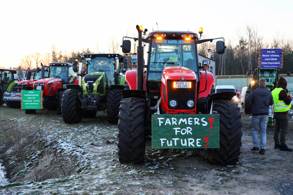 1704713278-2024-01-08T081713Z_2071673402_RC2JD5AGDM5P_RTRMADP_3_GERMANY-POLITICS-FARMERS-PROTEST-1024x682.jpg