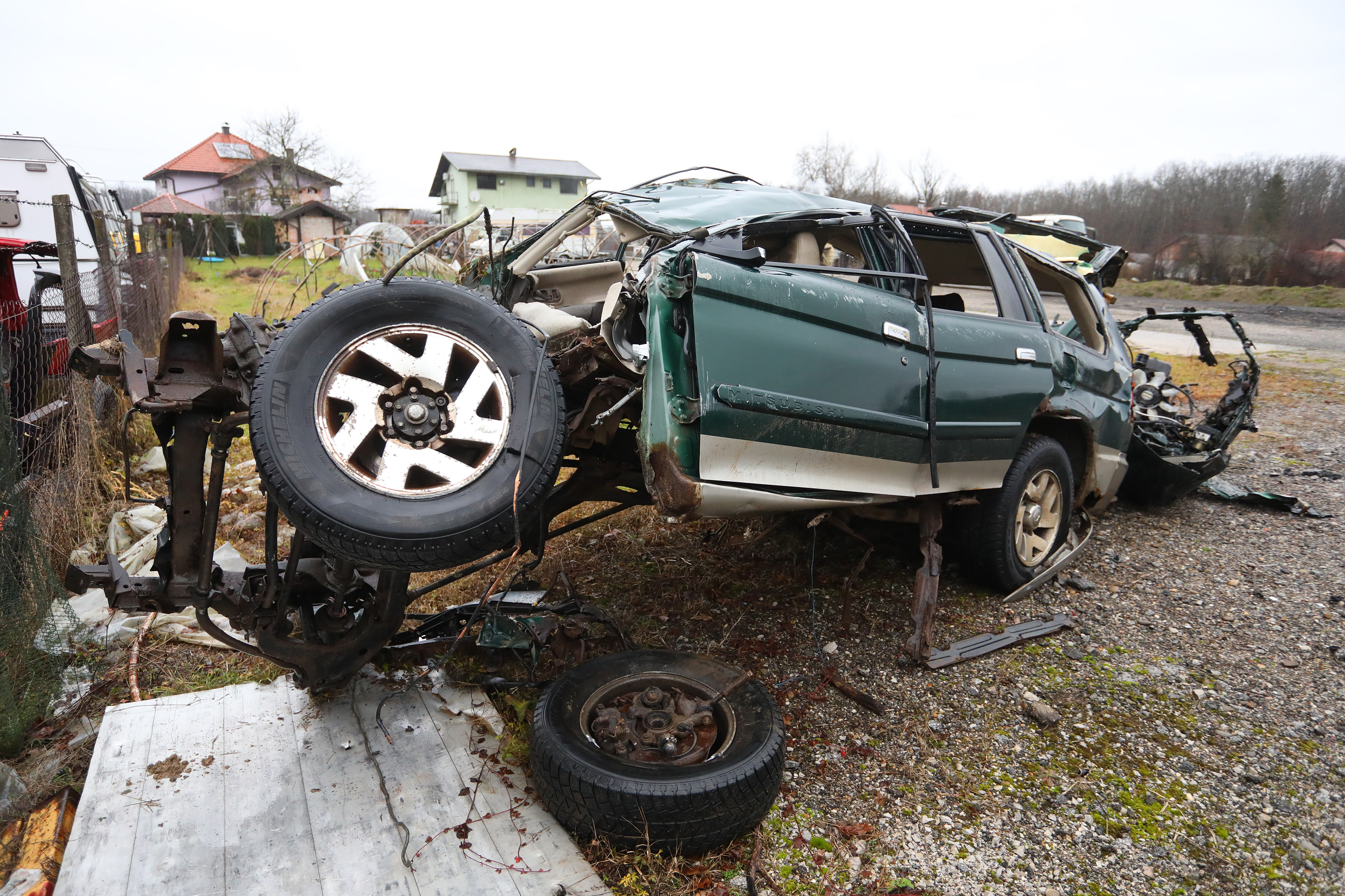 Karlovac: Olupina auta u kojem su stradali migranti