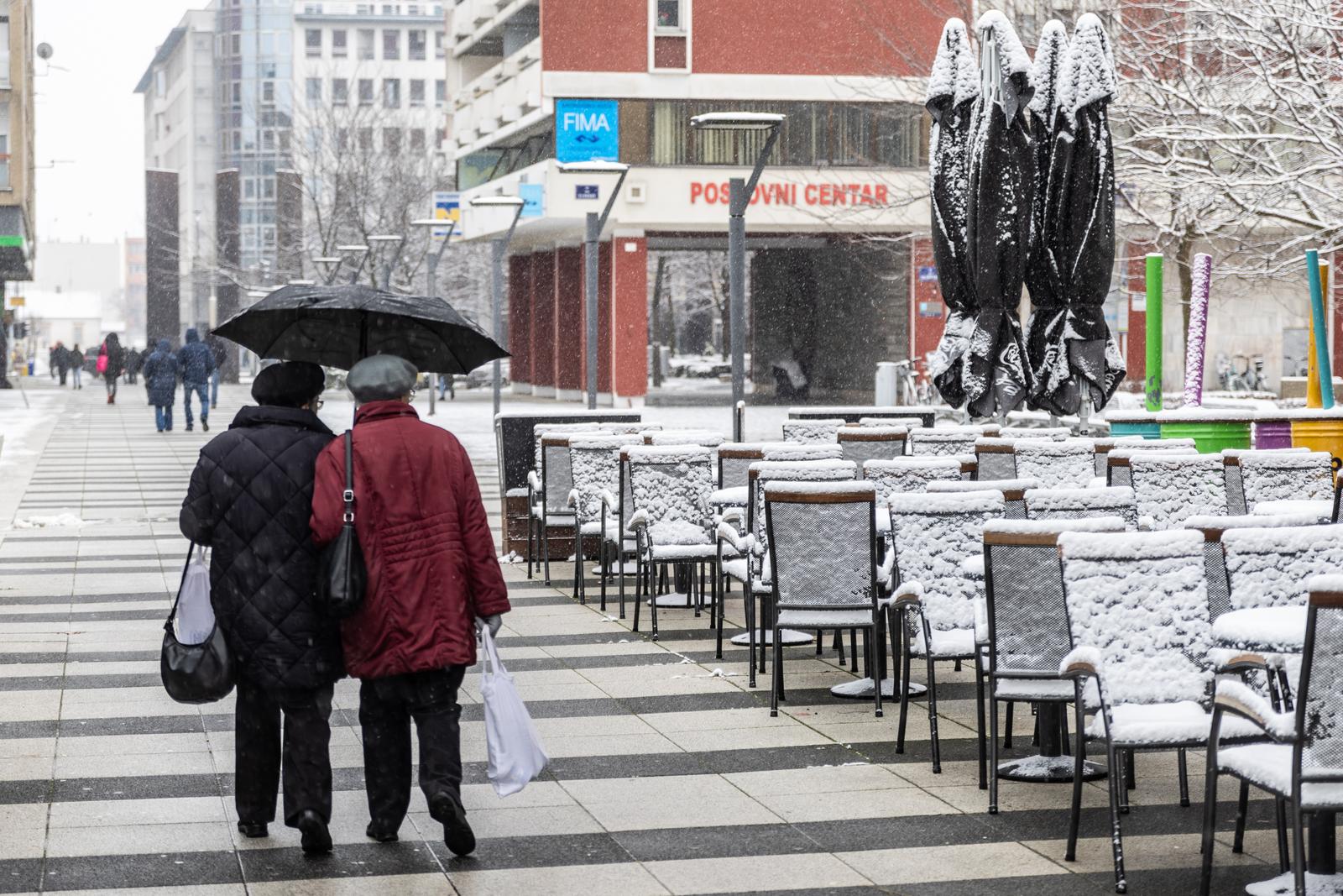 Osijek: Snijeg zabijelio grad