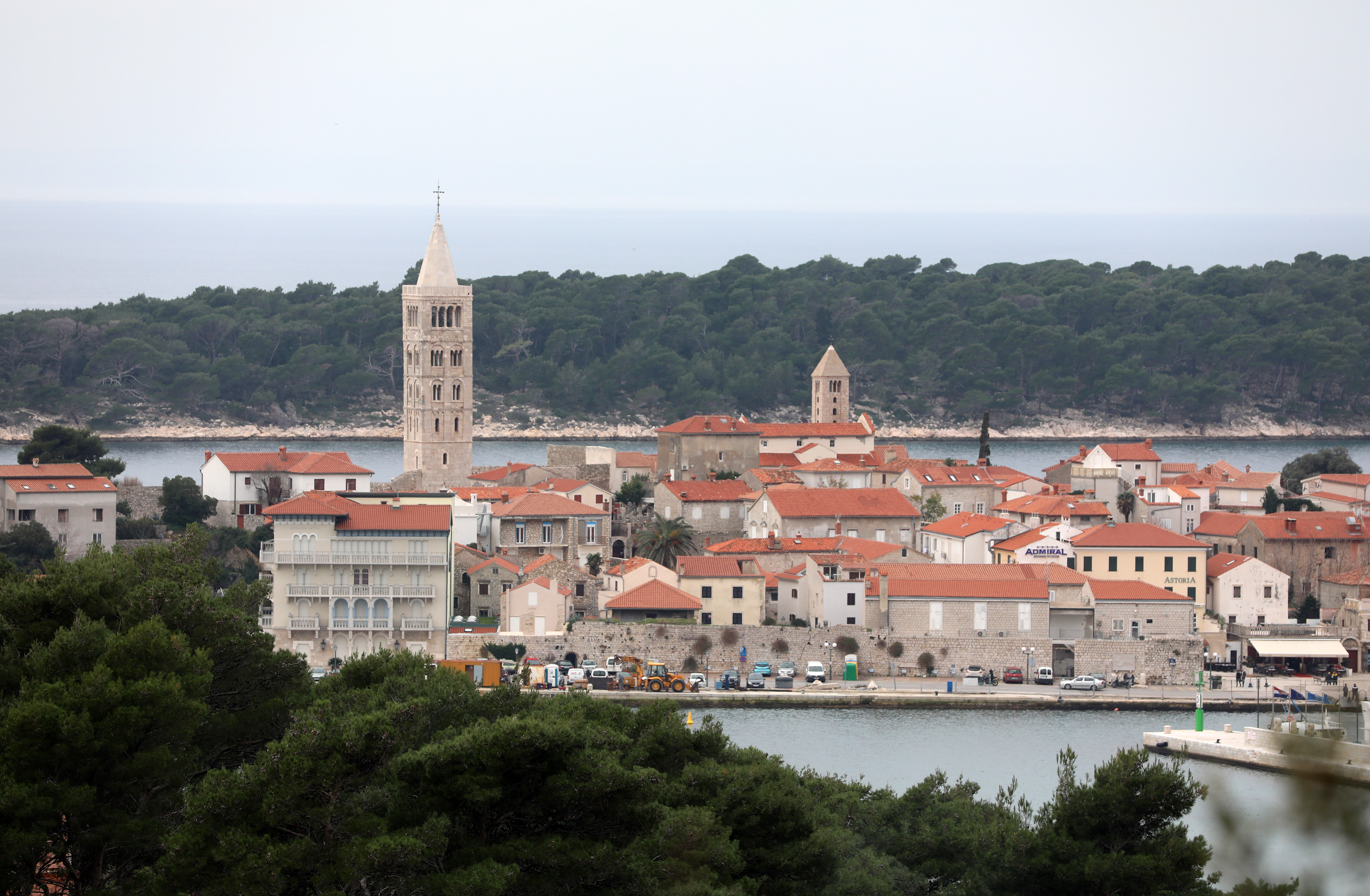 Grad Rab, srednjovjekovno urbano središte opasano zidinama