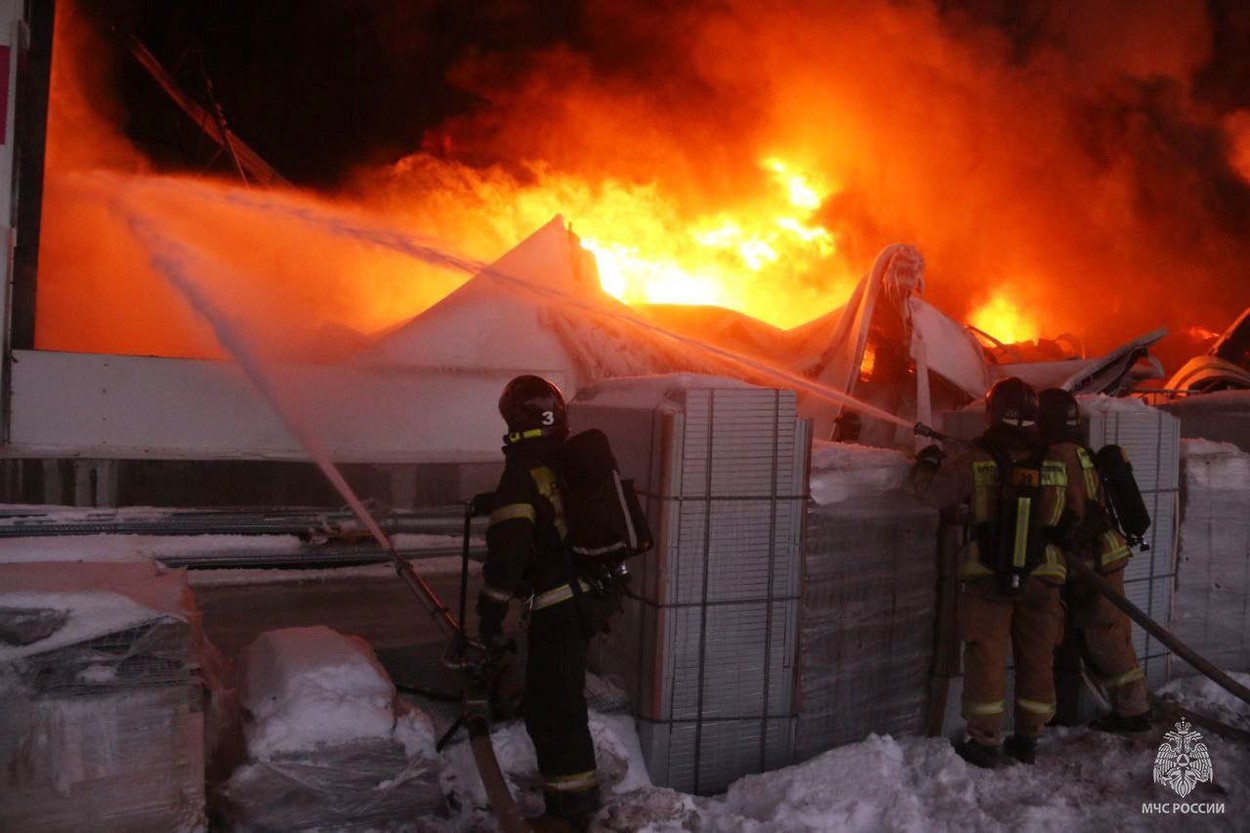 Fire hits Wildberries warehouse in St Petersburg