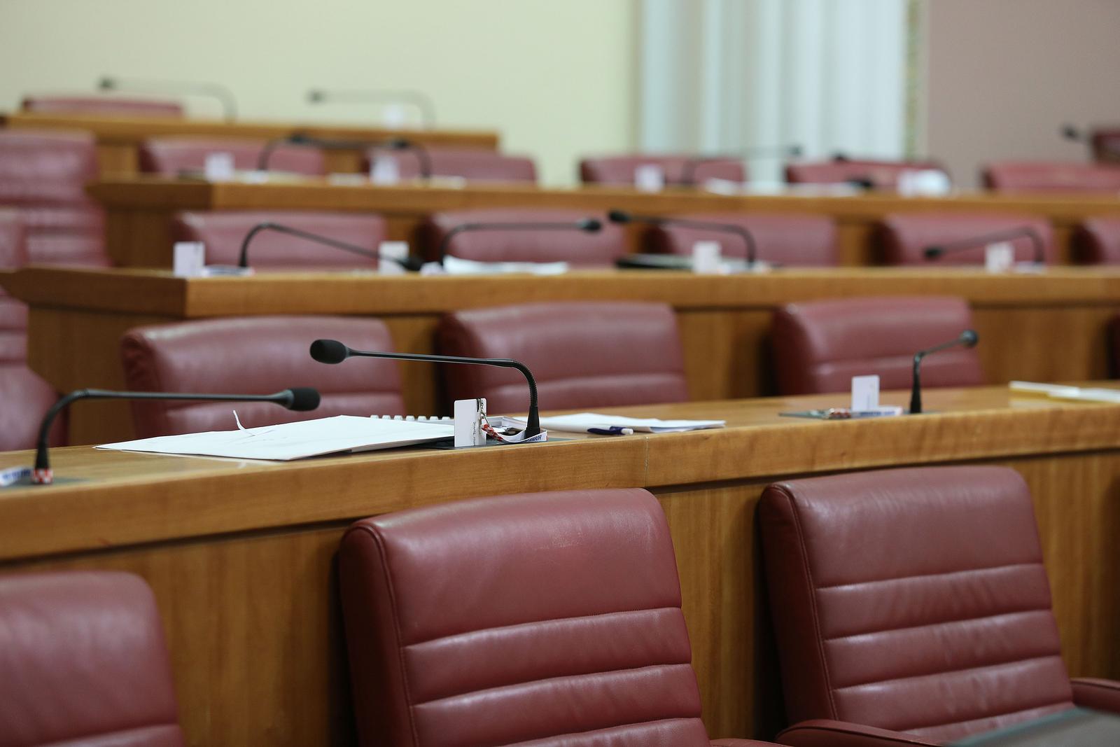 Sabor ostaje prazan do 15. sije?nja, ostaju samo djelatnici i blagdanske dekoracije