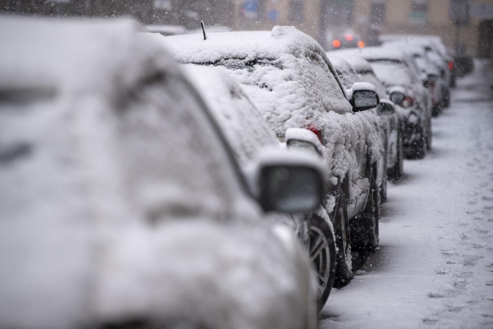 Zagreb: Zahlađenje i snijeg na ulicama grada