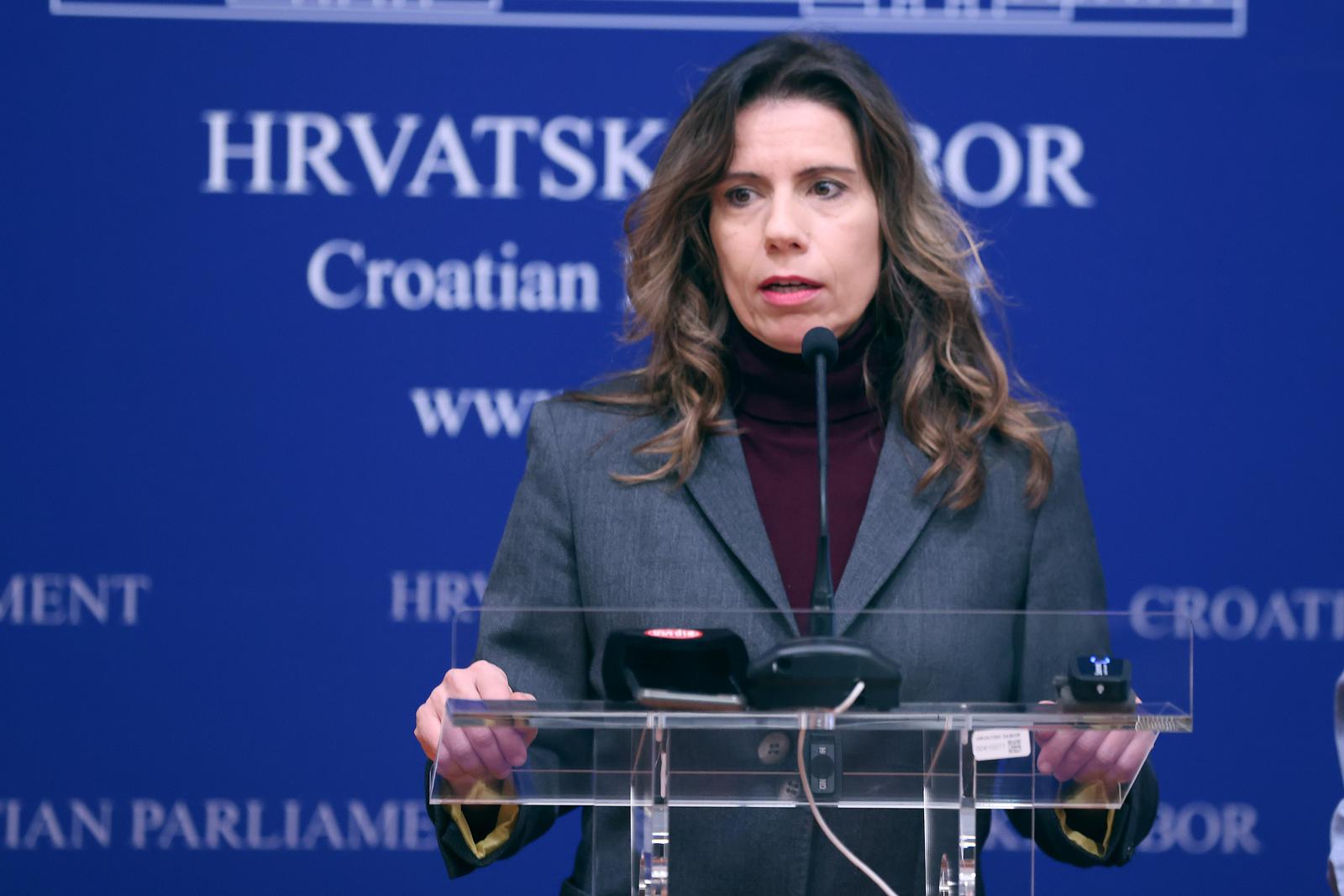 Zagreb: Katarina Peović o stanju i plaćama u Podravci