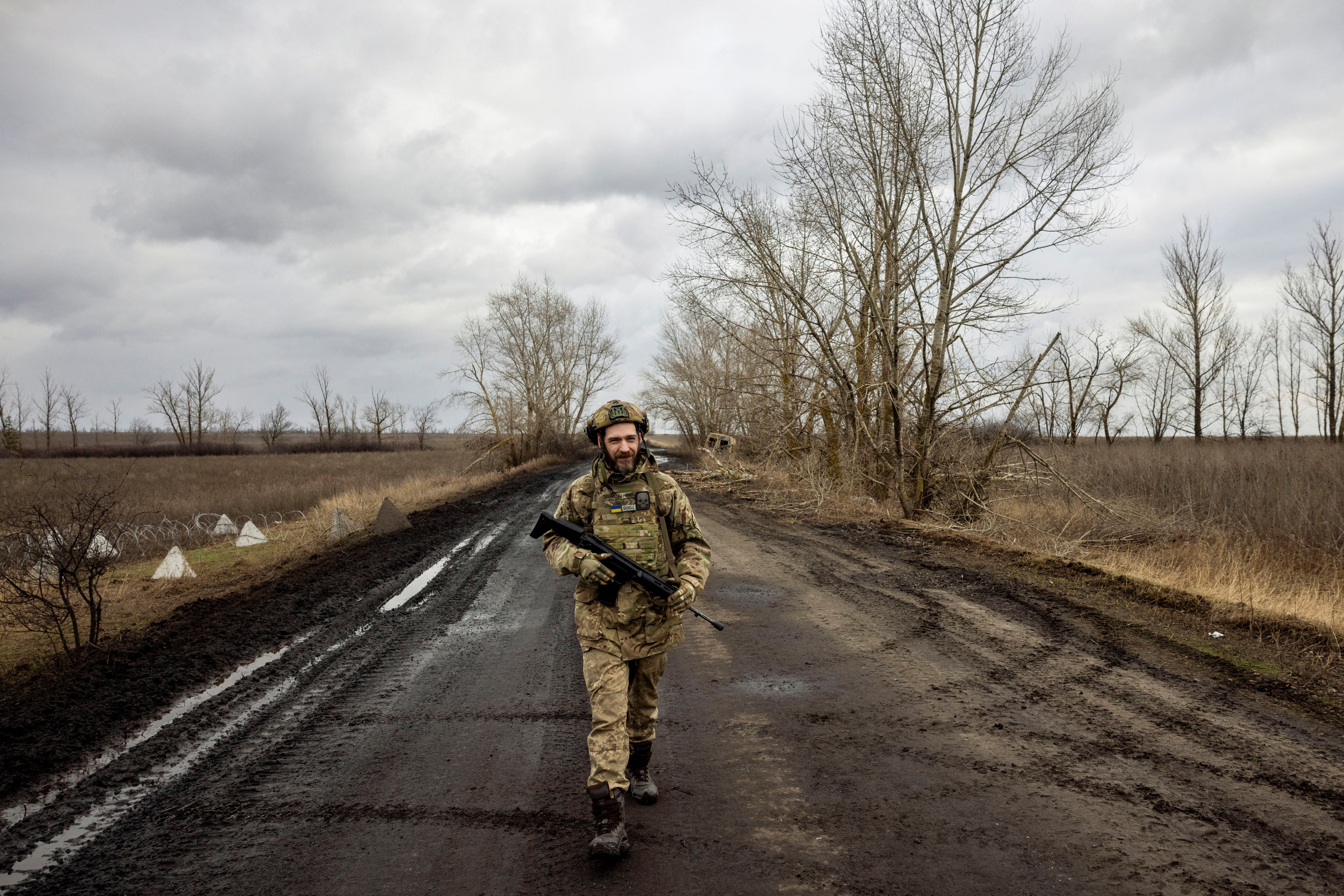 Ukraine builds barricades, digs trenches as focus shifts to defence