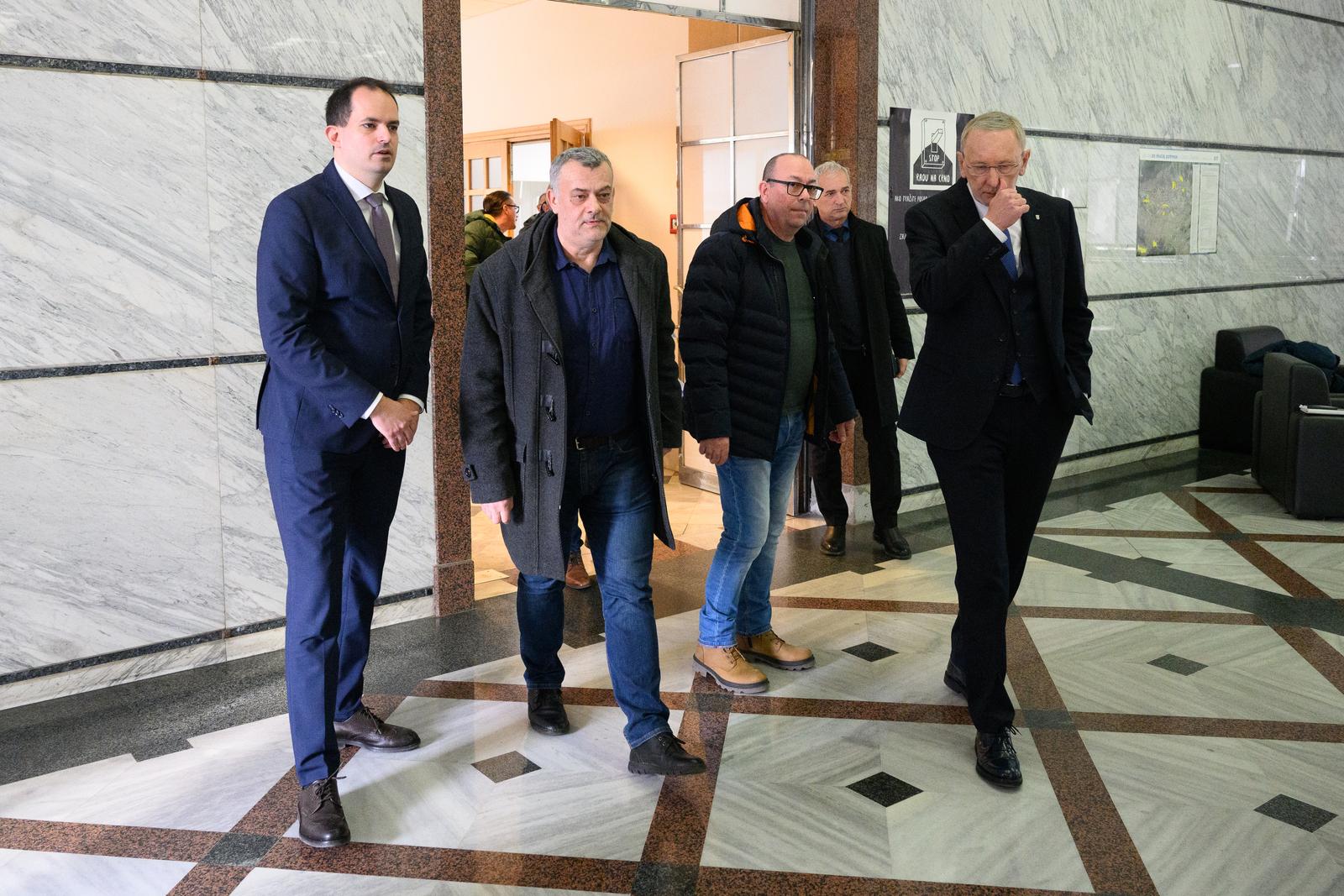 Zagreb: Izjave za medije nakon održanog sastanka predstavnika Vlade i sindikata