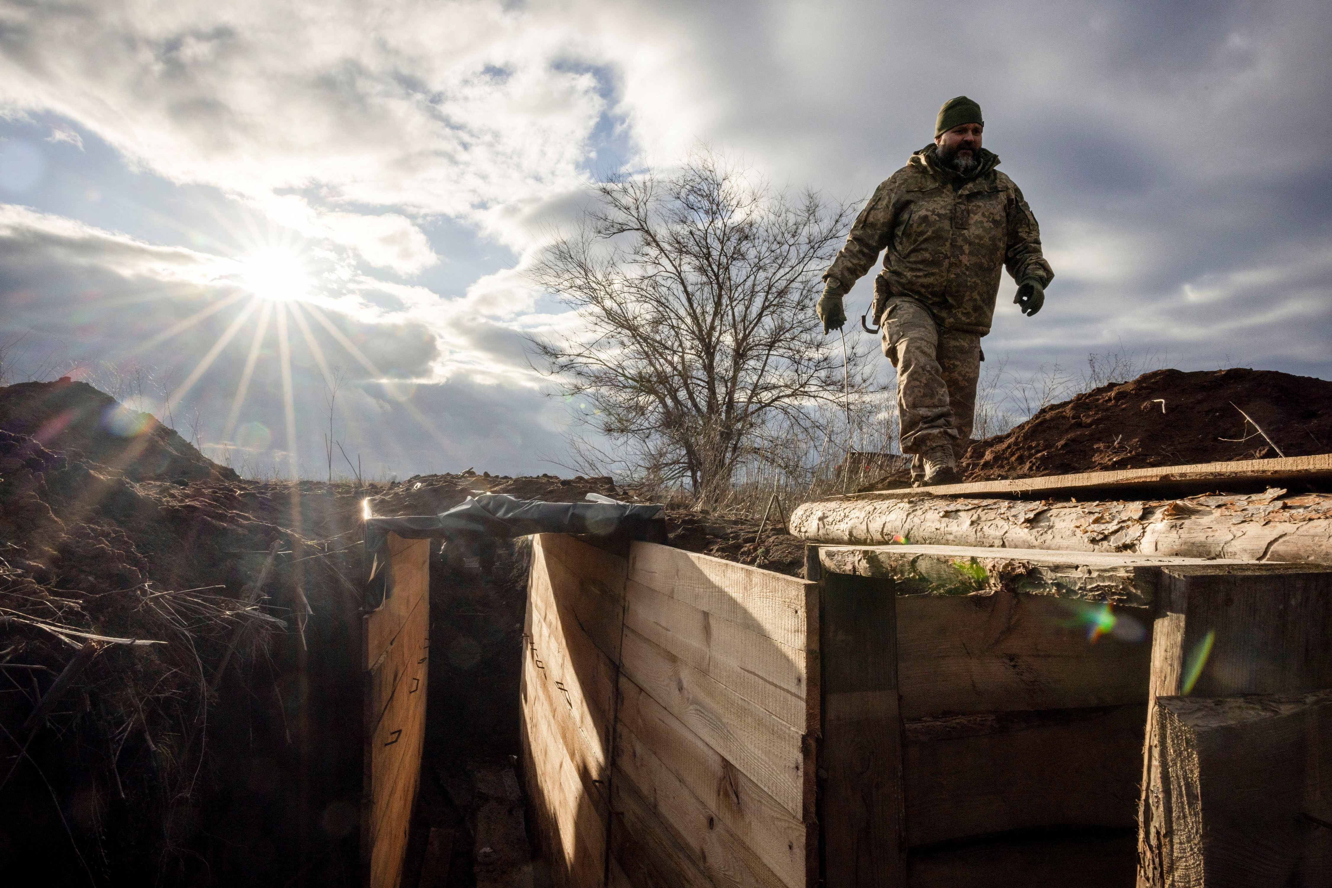 Ukraine builds barricades, digs trenches as focus shifts to defence