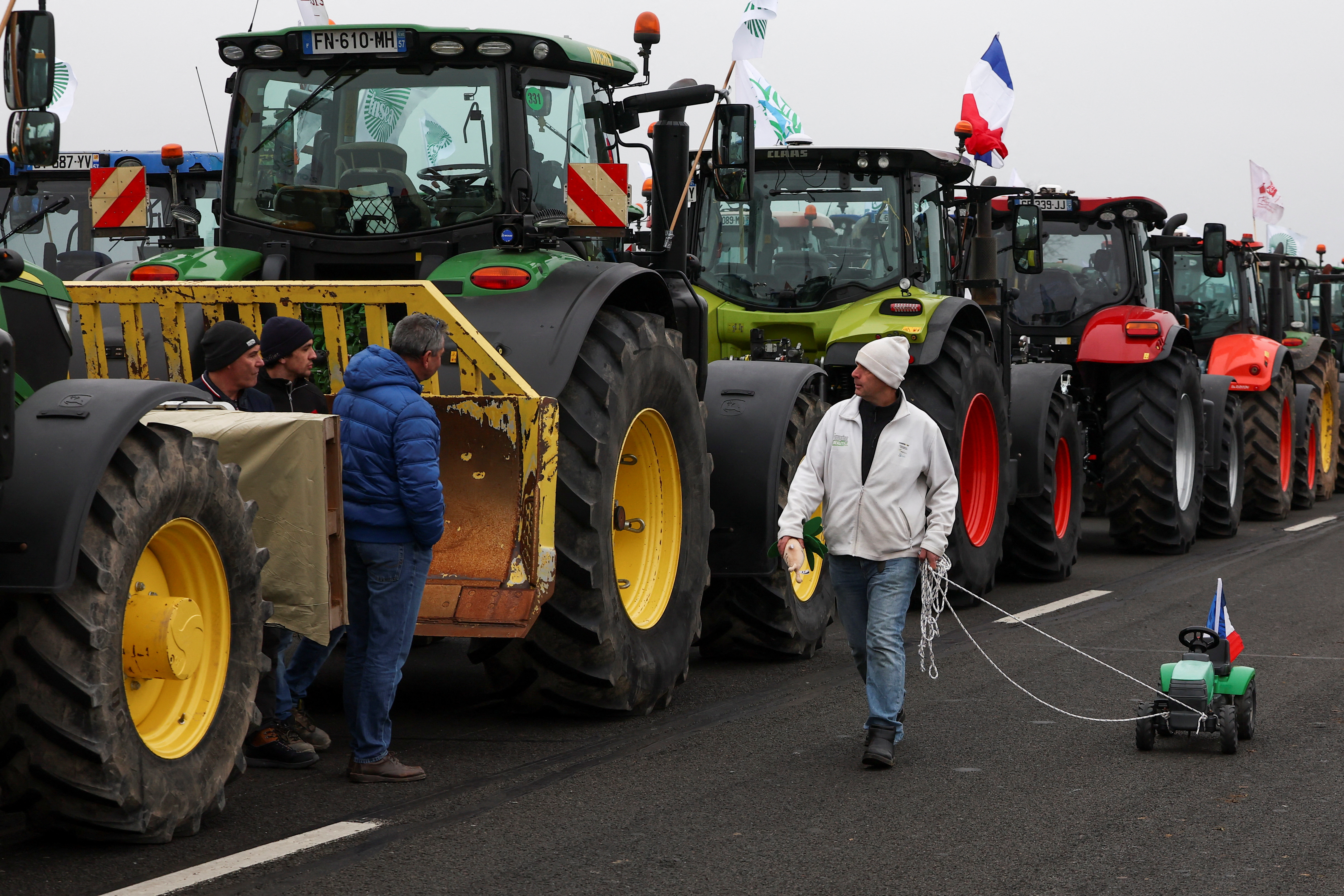 Nationwide farmer protests in France