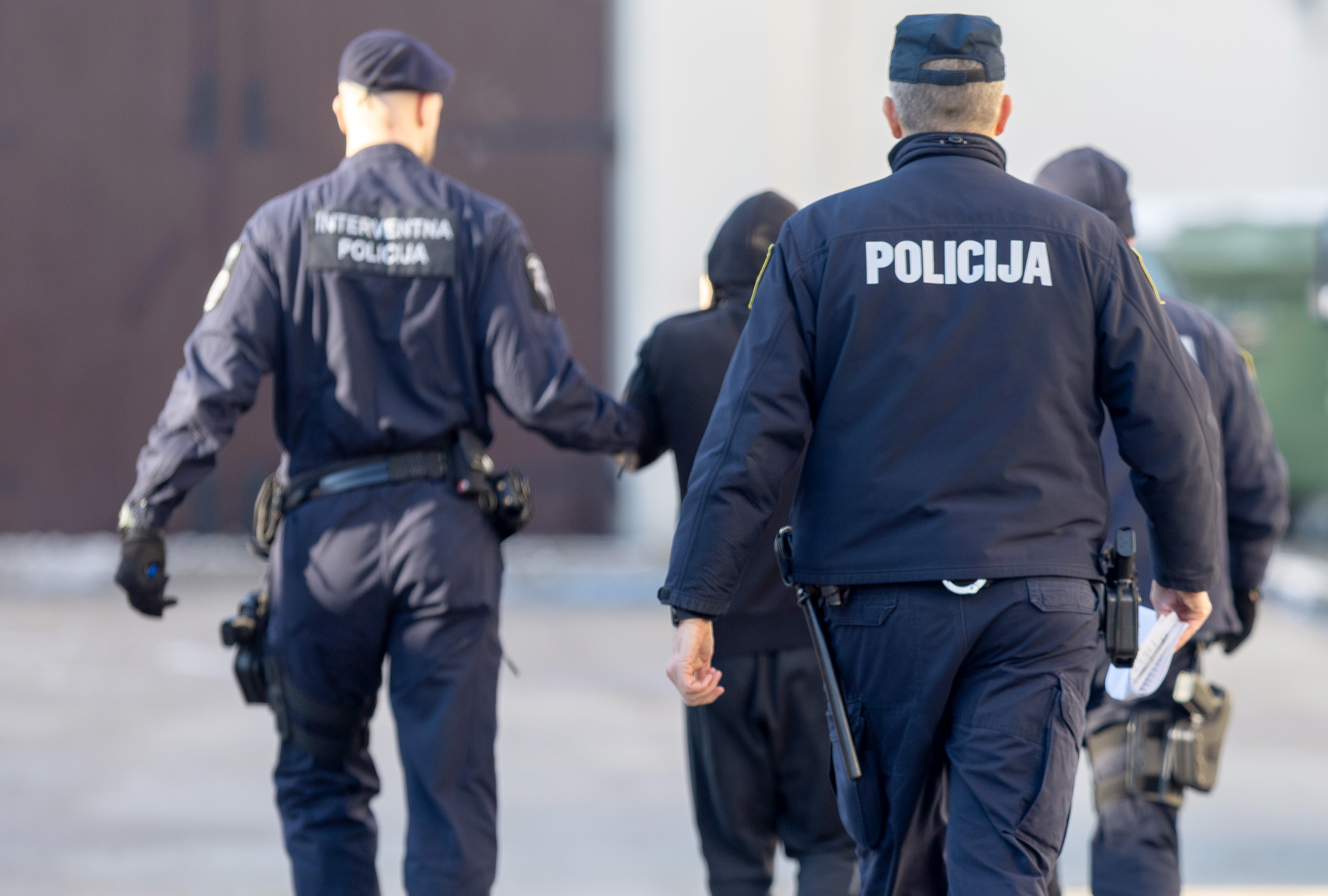 Vukovar: Privođenje Općinskom državnom odvjetništvu osumnjičenih za napad na maloljetnike