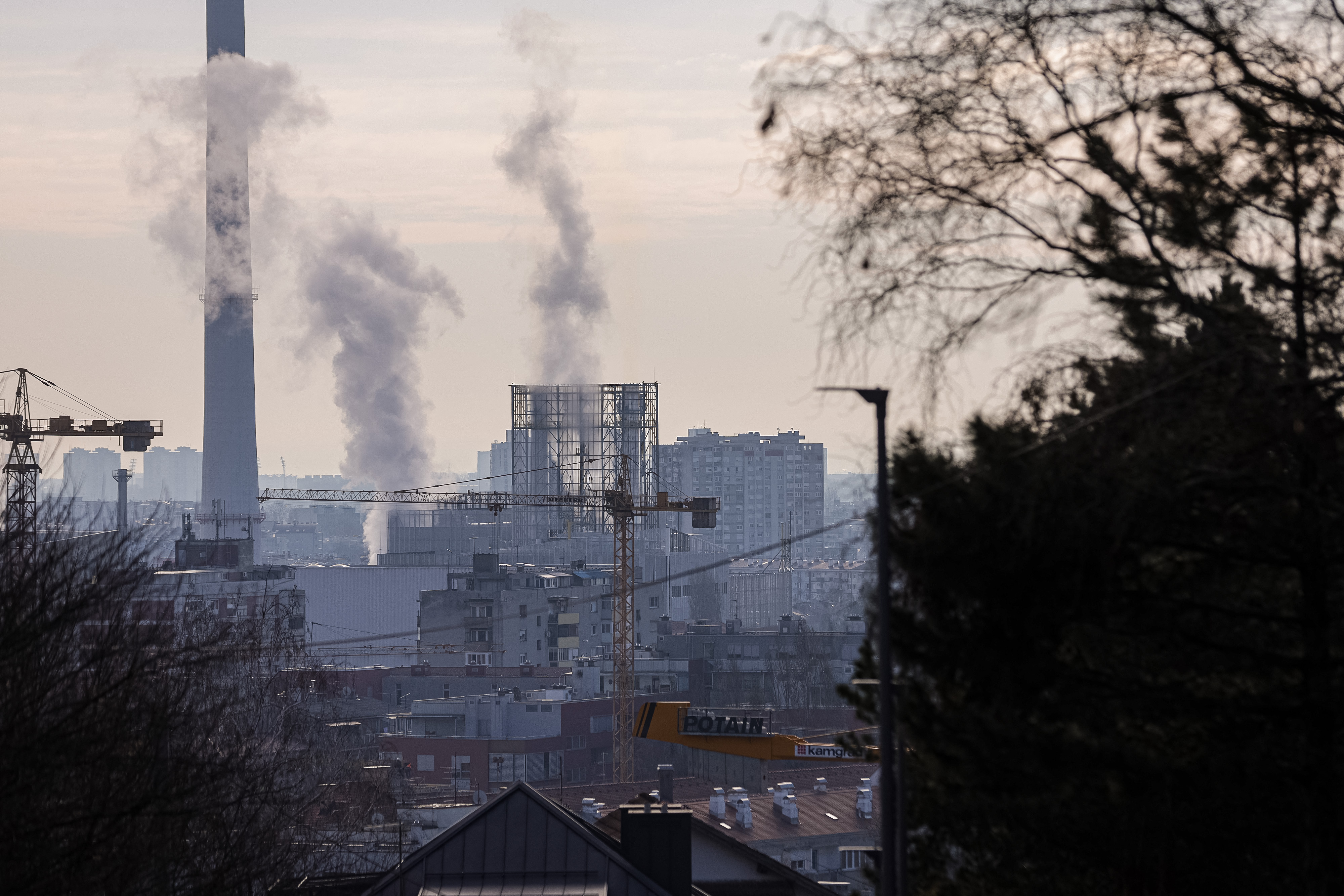 Na četiri postaje u Zagrebu izmjerena je vrlo visoka koncentracija štetnih PM čestica