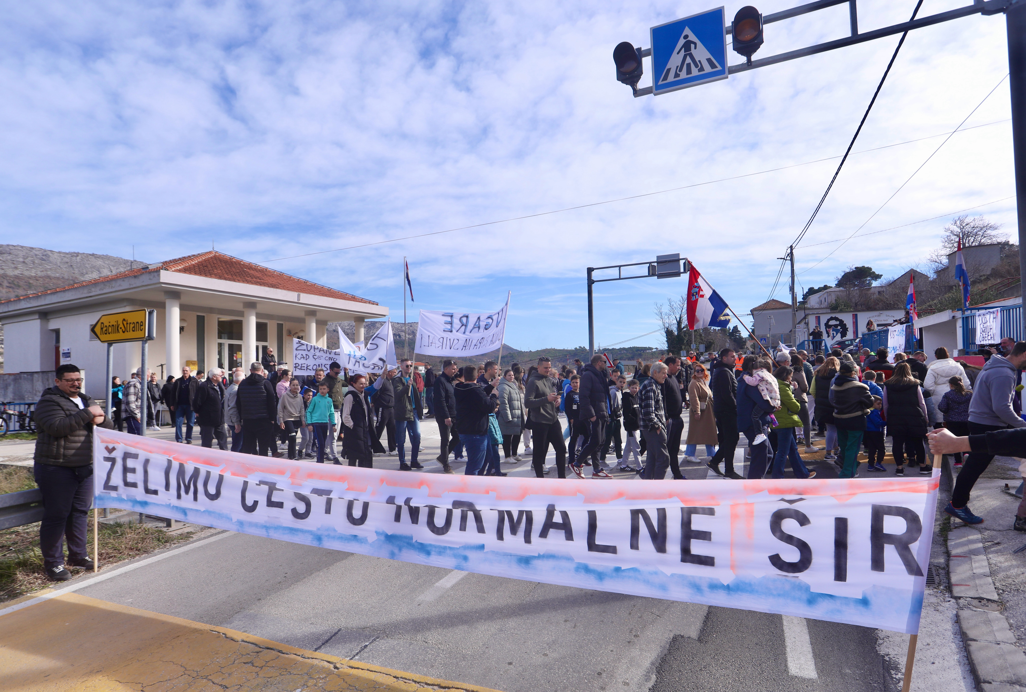 Mještani Tugara nezadovoljni zbog mogućih problema s mostom preko Cetine