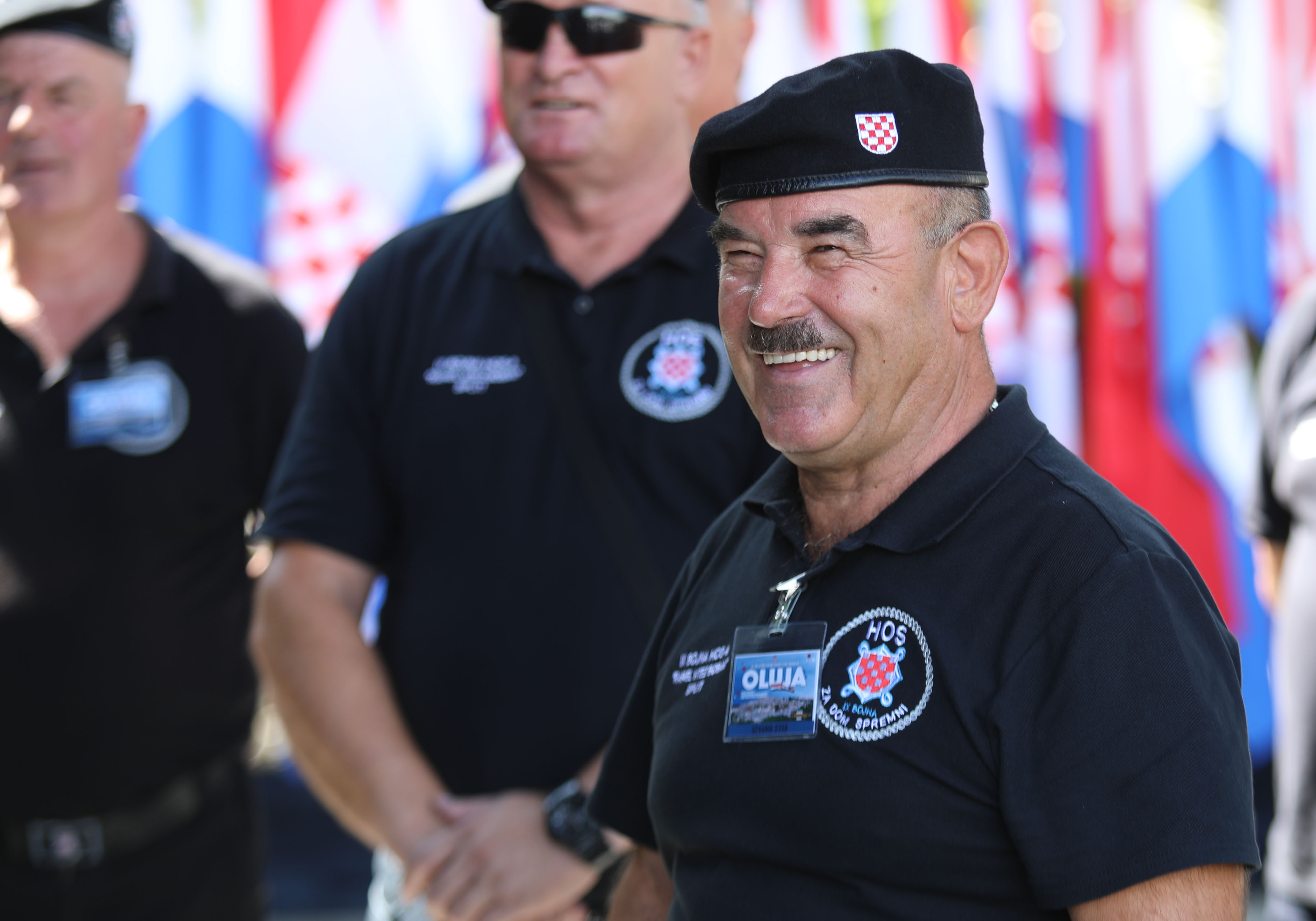 Knin: HOS-ovci na čelu sa Markom Škejom prošetali Trgom dr. Ante Starčevića