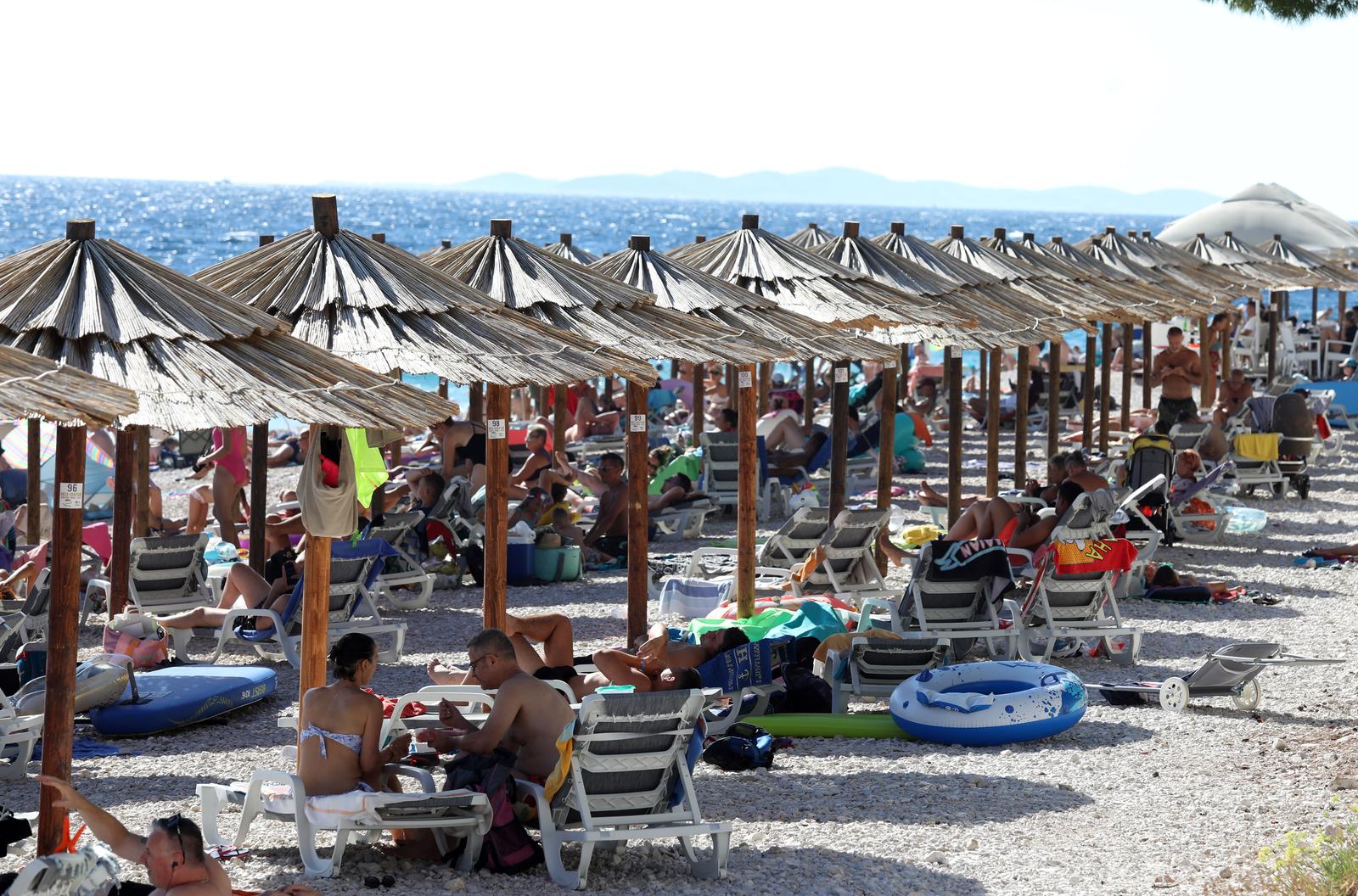 Plaže u Primoštenu prepune su gostiju