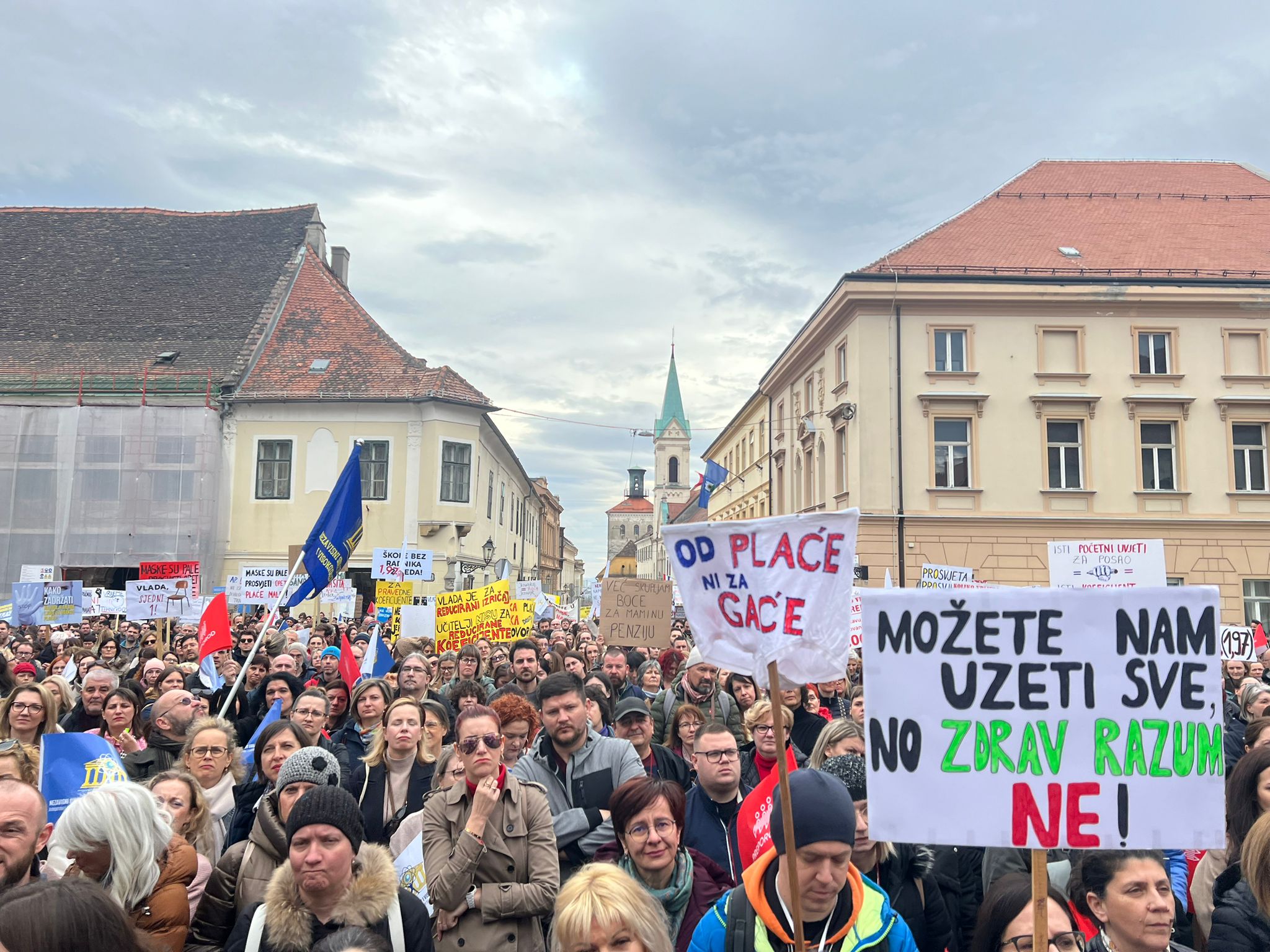 prosvjed učitelja, nastavnika i profesora