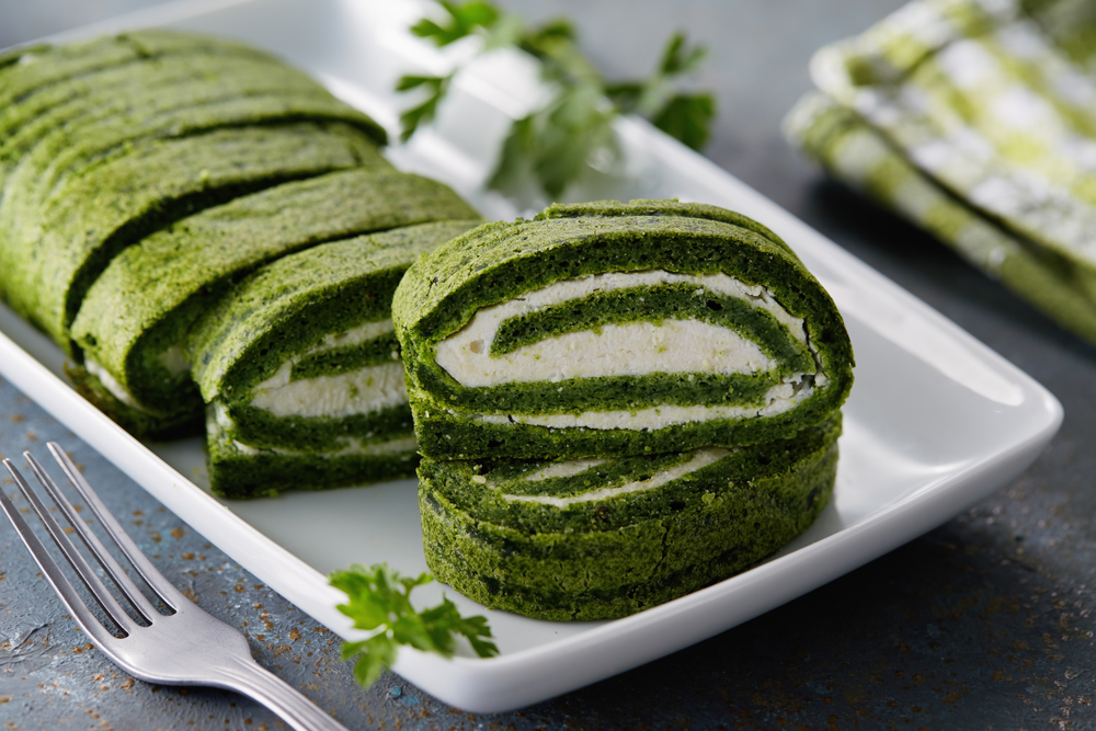 Spinach,Roll,With,Cream,Cheese,Filling,On,A,White,Plate.