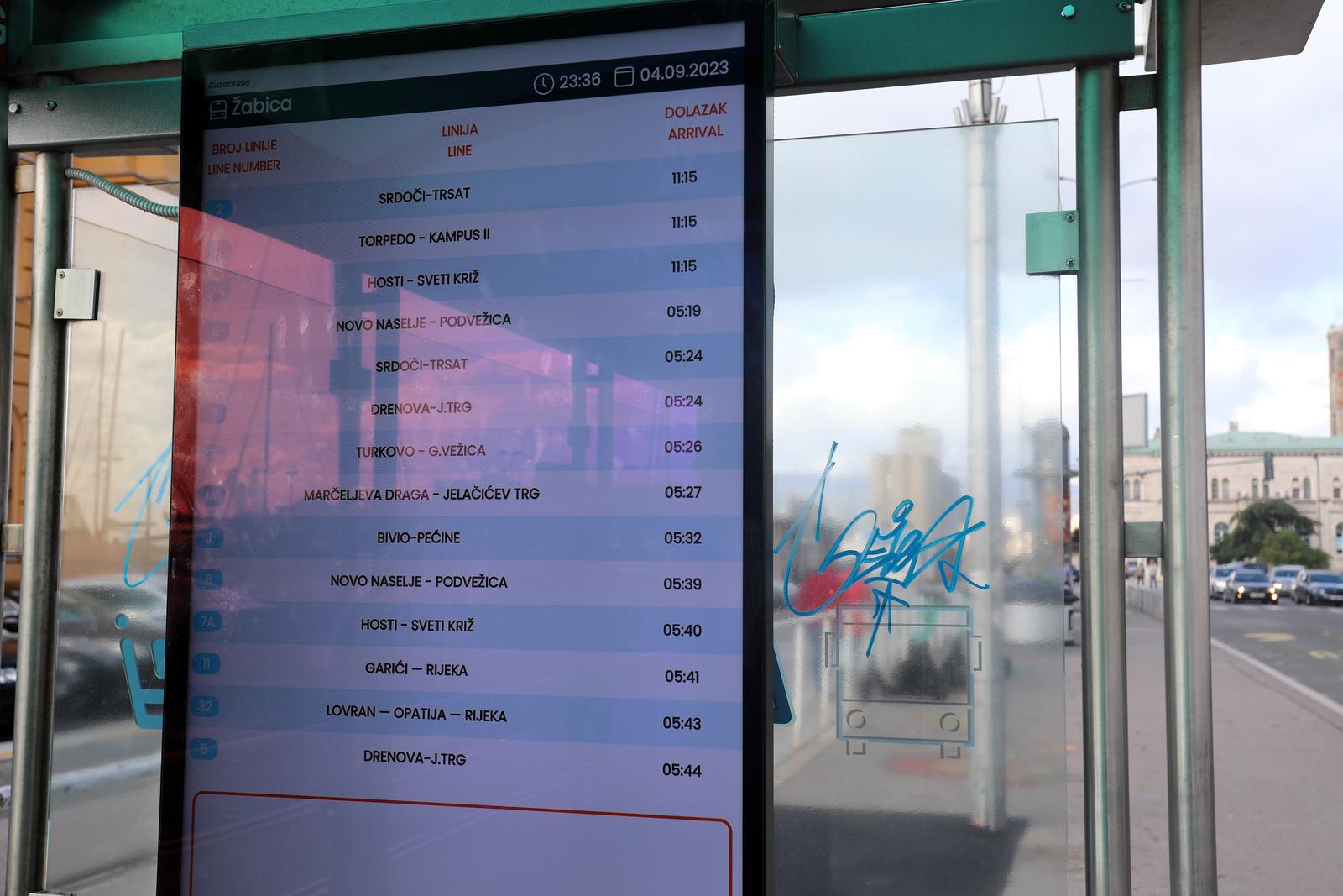 Rijeka: Novi ekrani Autotroleja sa voznim redom autobusa.