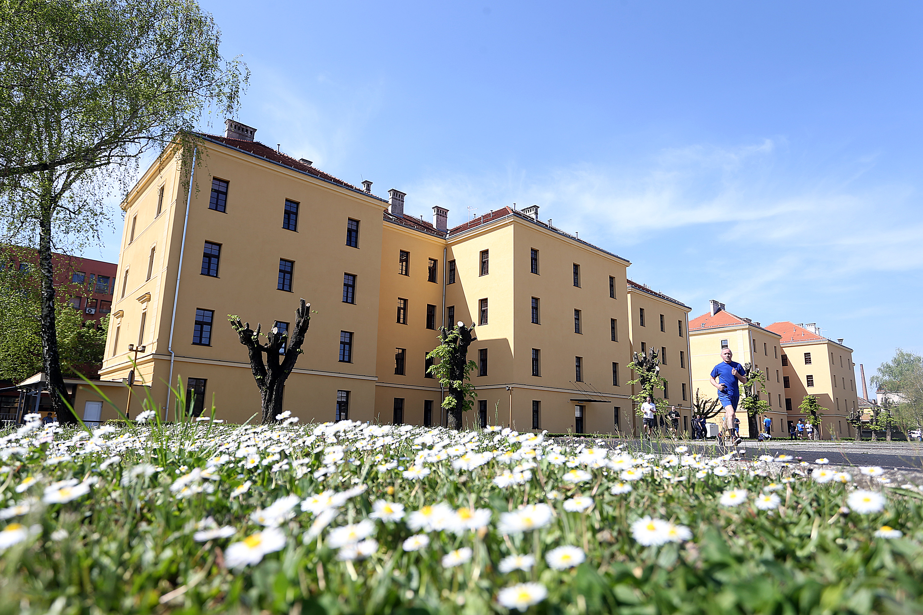 Hrvatska vra?a obvezu sluenja vojnog roka?, arhivske fotografije