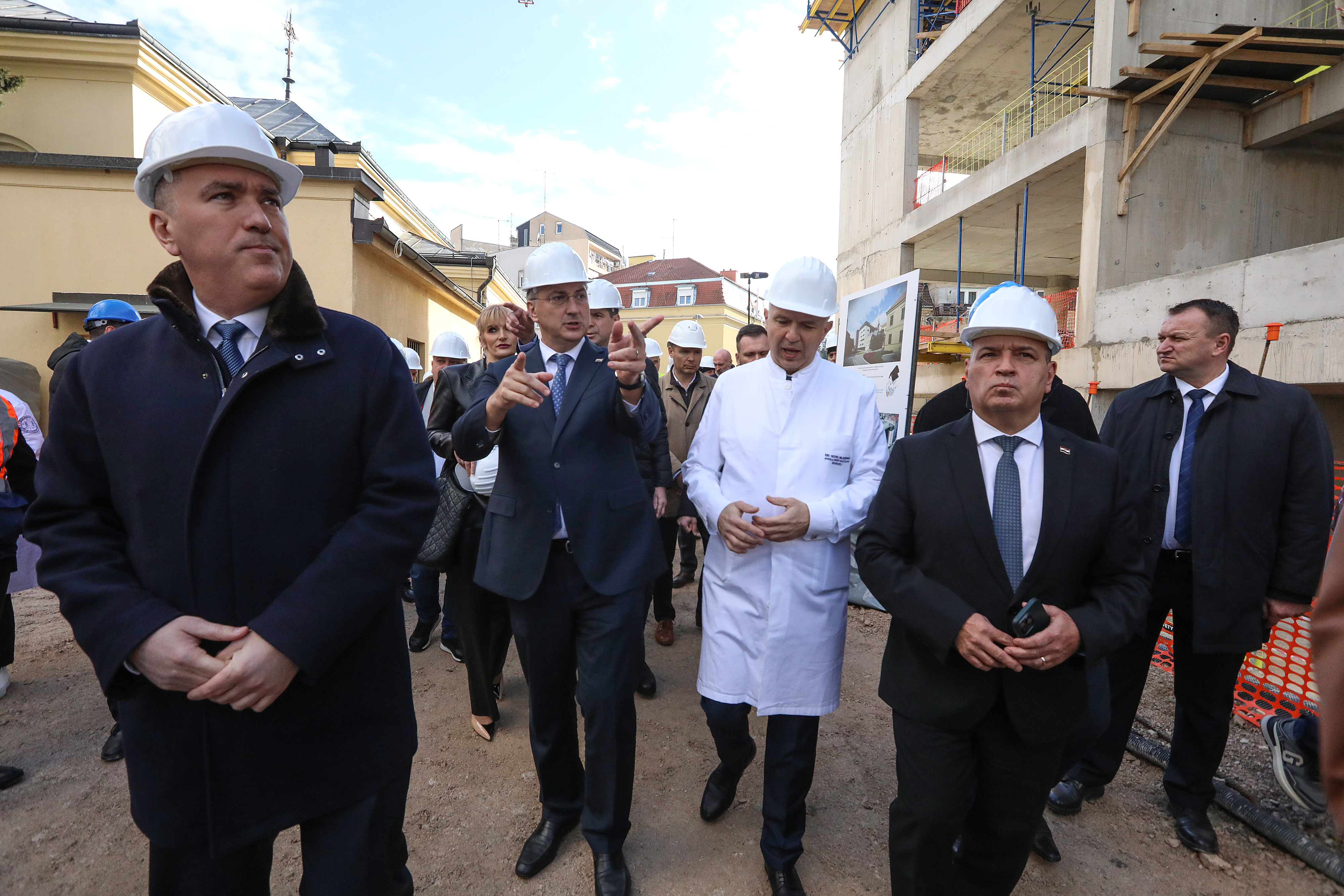 Zagreb: Premijer Plenković i ministri Beroš i Bačić obišli su gradilište KBC-a Sestre Milosrdnice