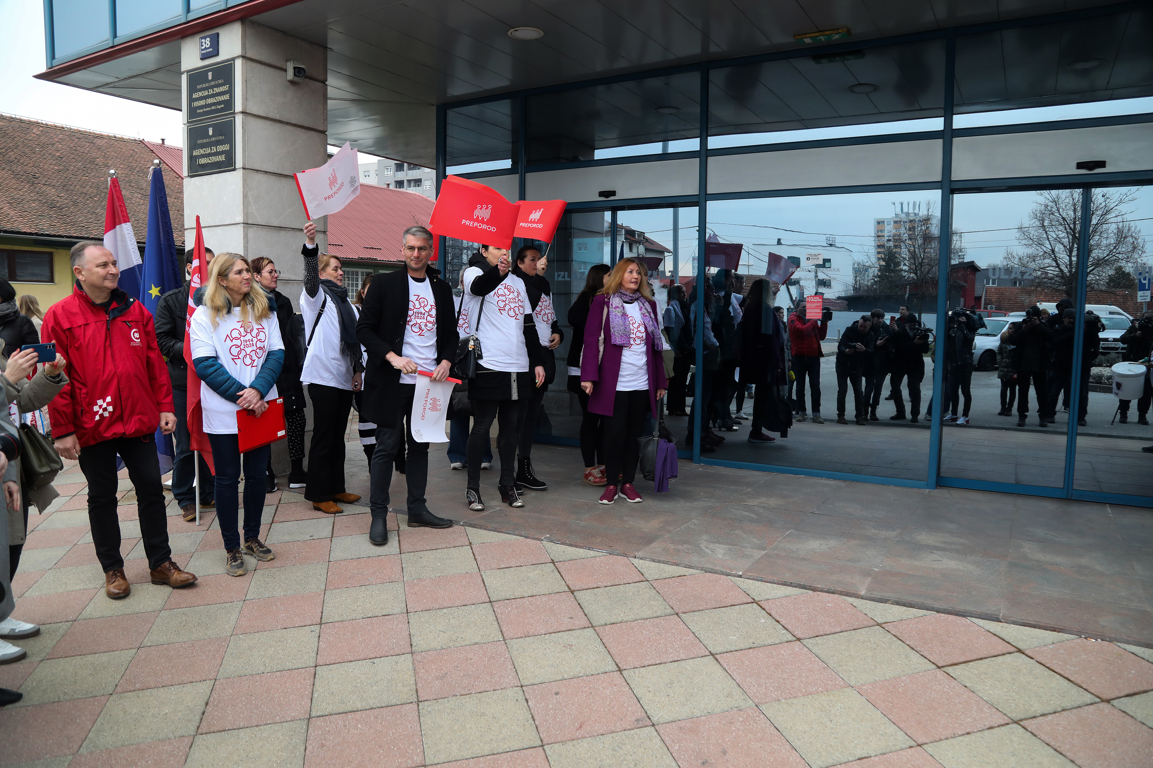 Zagreb: Sindikat Preporod održao ispred Ministarstva znanosti i obrazovanja konferenciju za medije