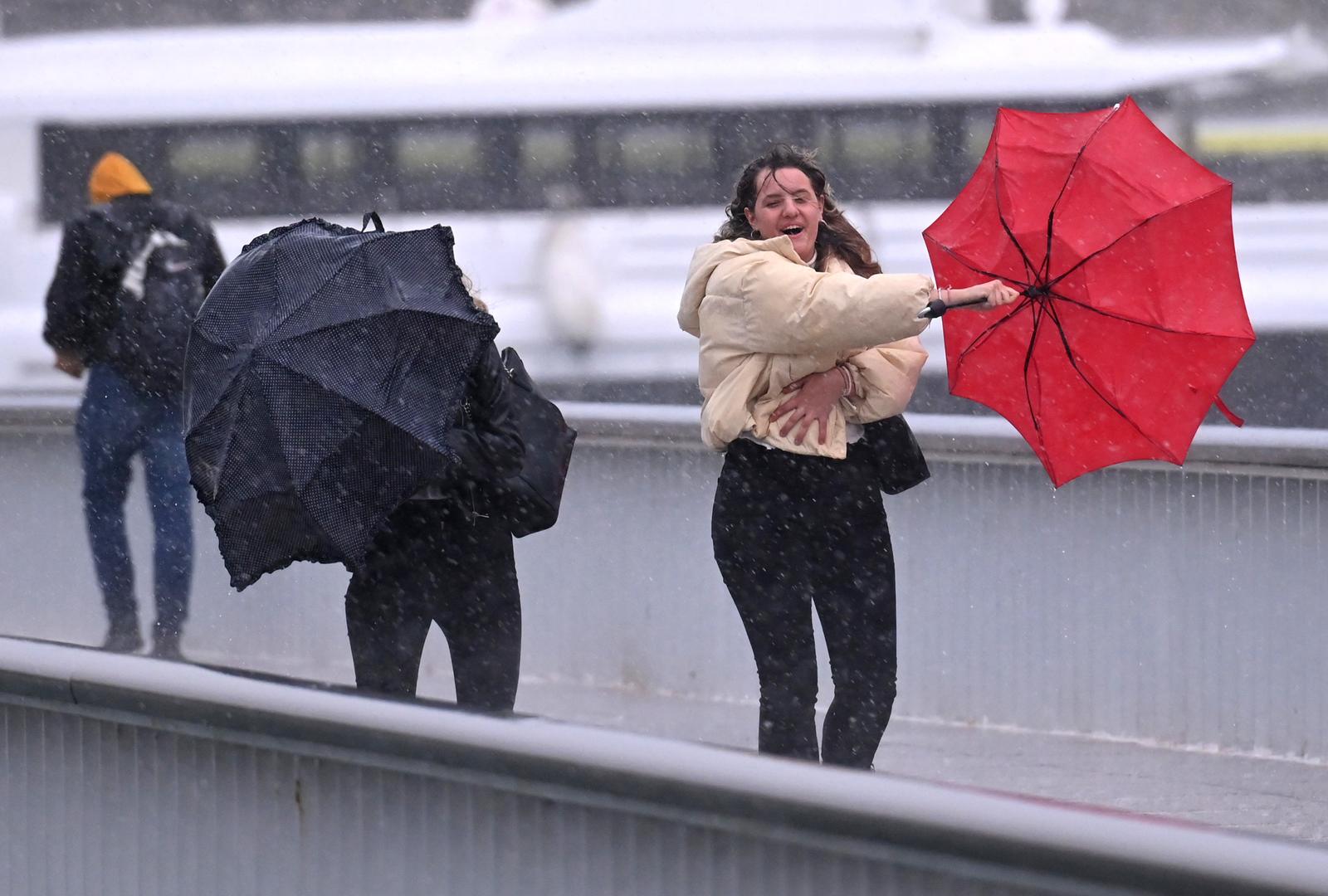 Zadar: Osmijeh na licu kada ti udar vjetra "ukrade" kišobran