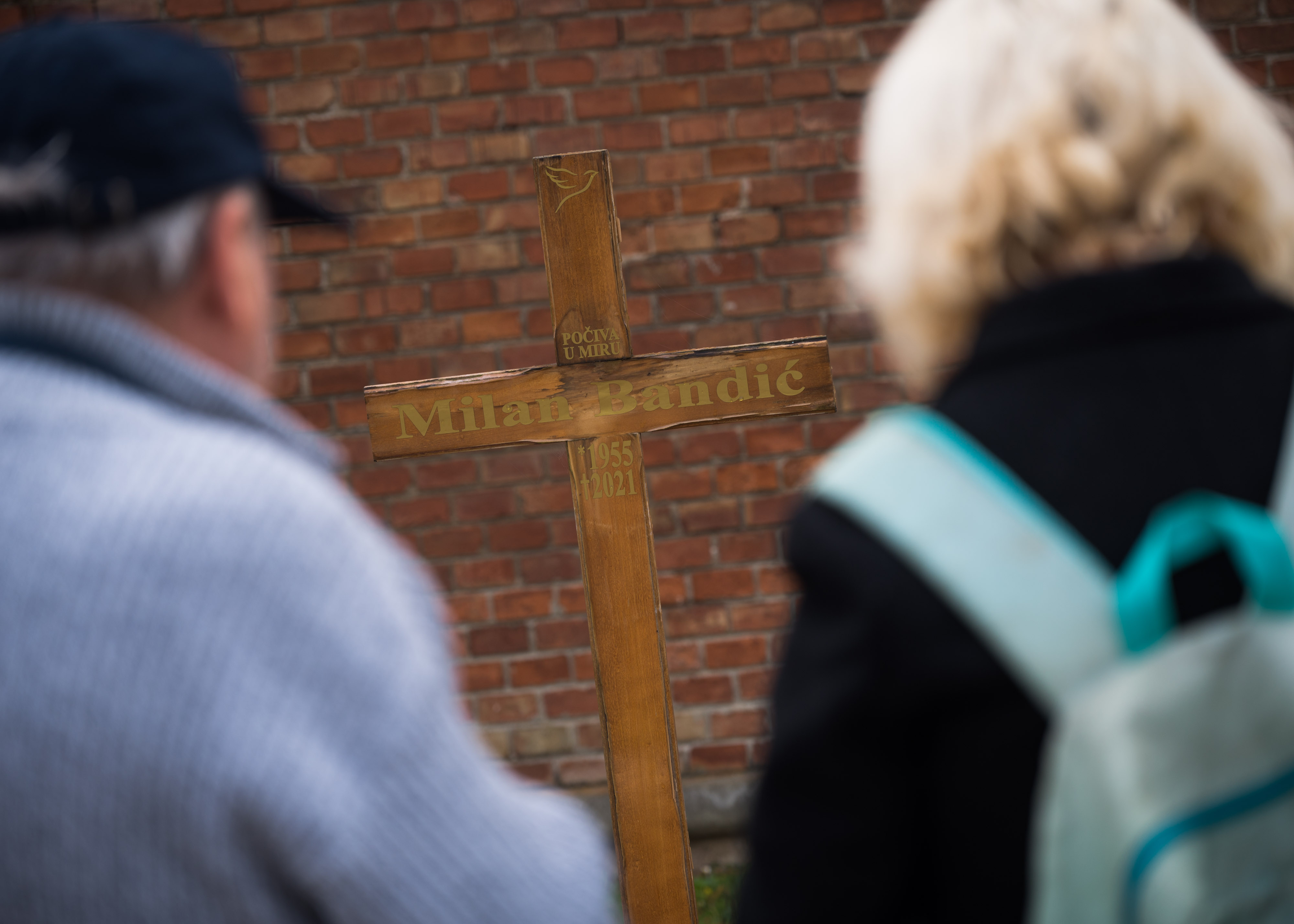 Zagreb: Cvijeće i svijeće na grobu bivšeg gradonačelnika Milana Bandića