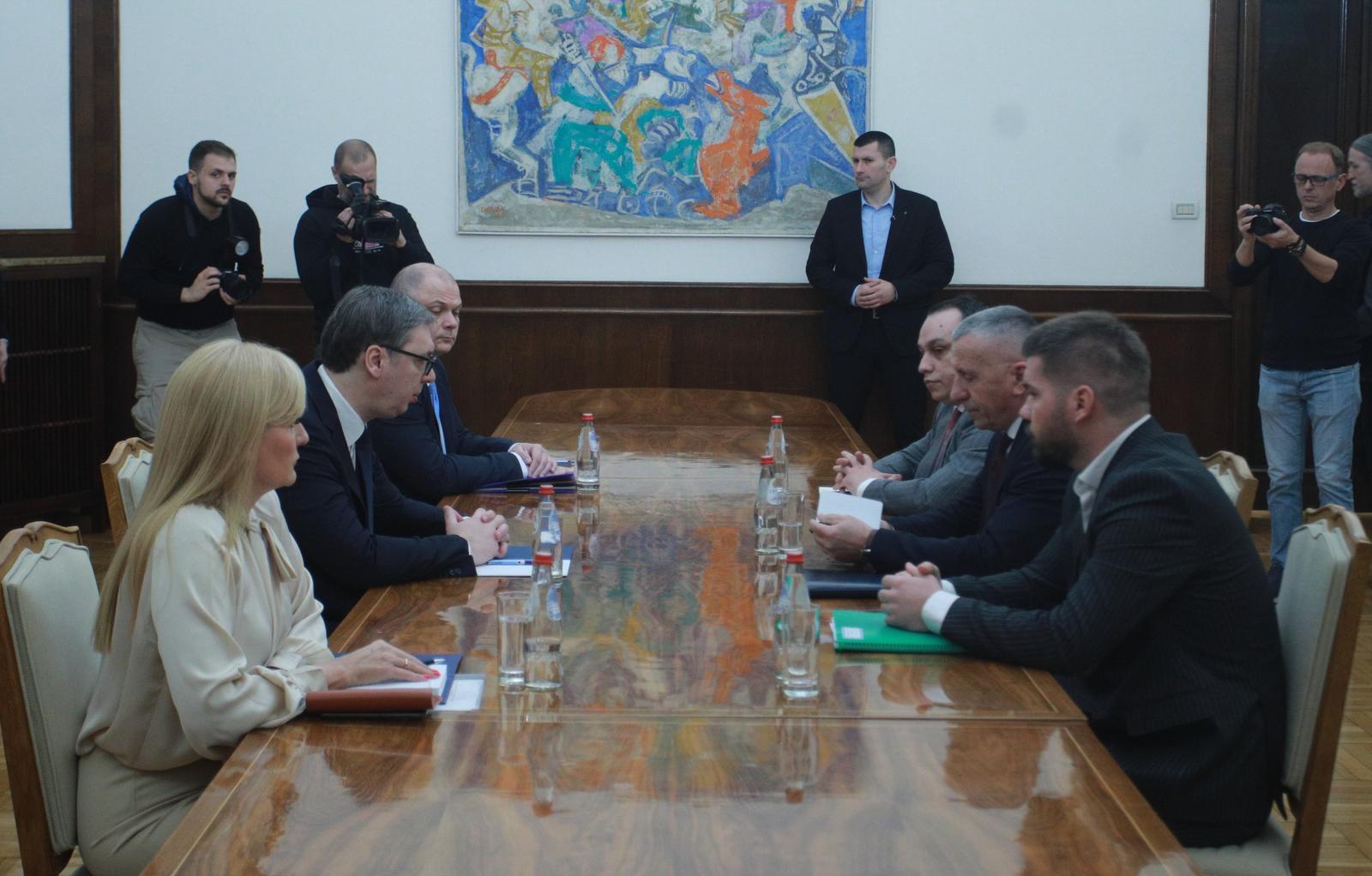 Aleksandar Vučić, srbijanska vlada