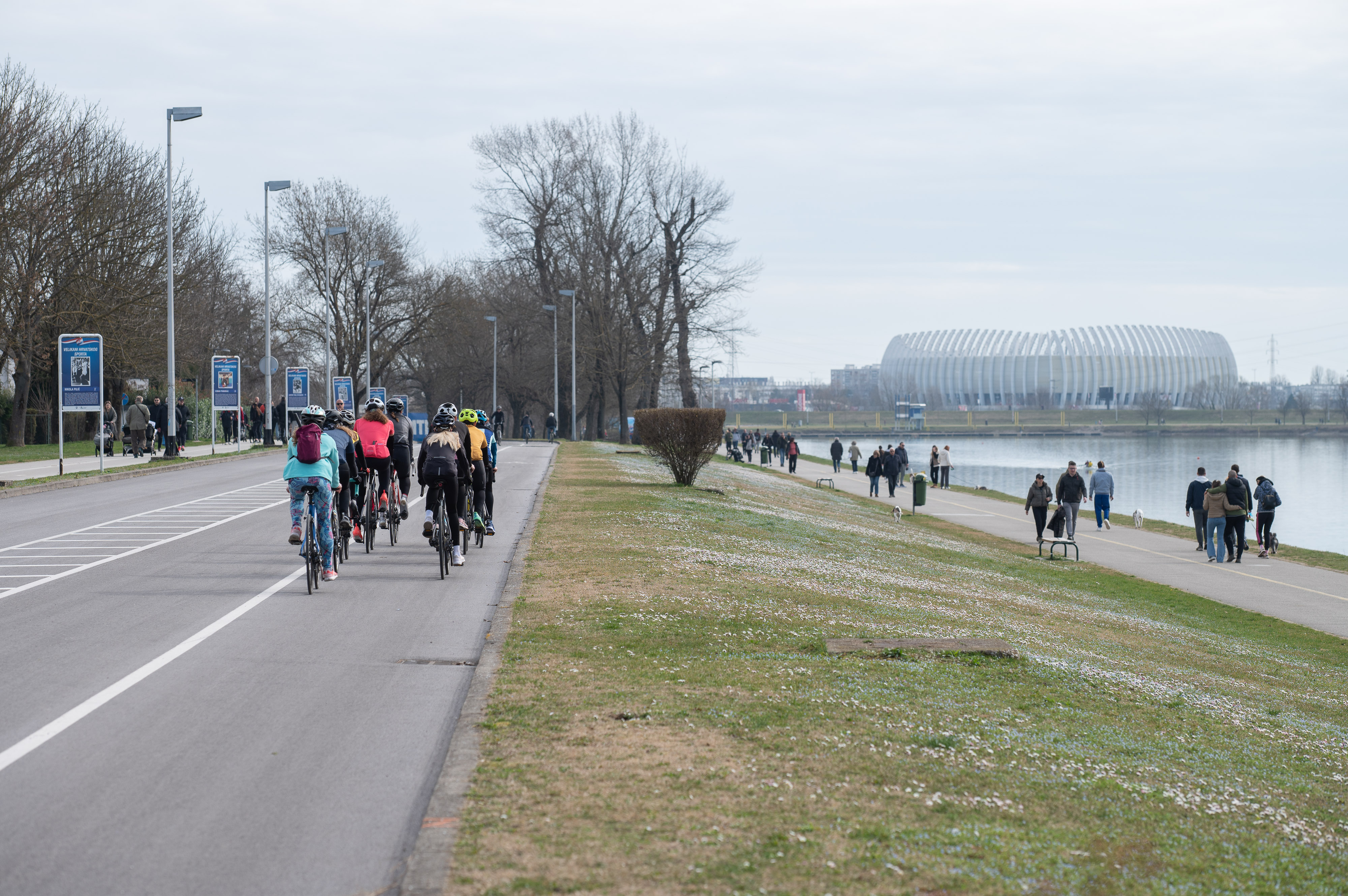 Zagreb: Građani su iskoristili lijepo vrijeme za šetnju i rekreaciju