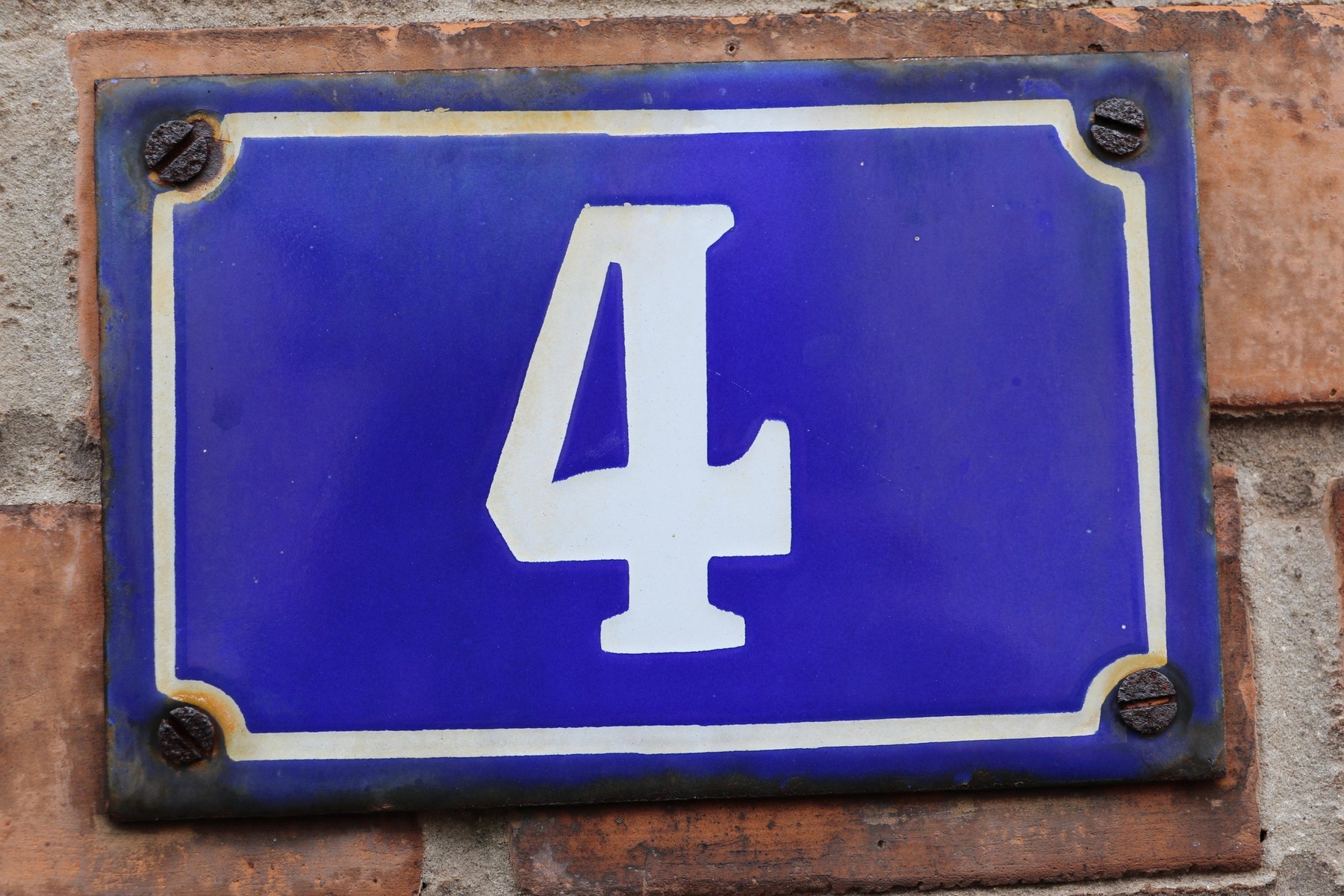 House number 4 in the city of Saint Cloud, France