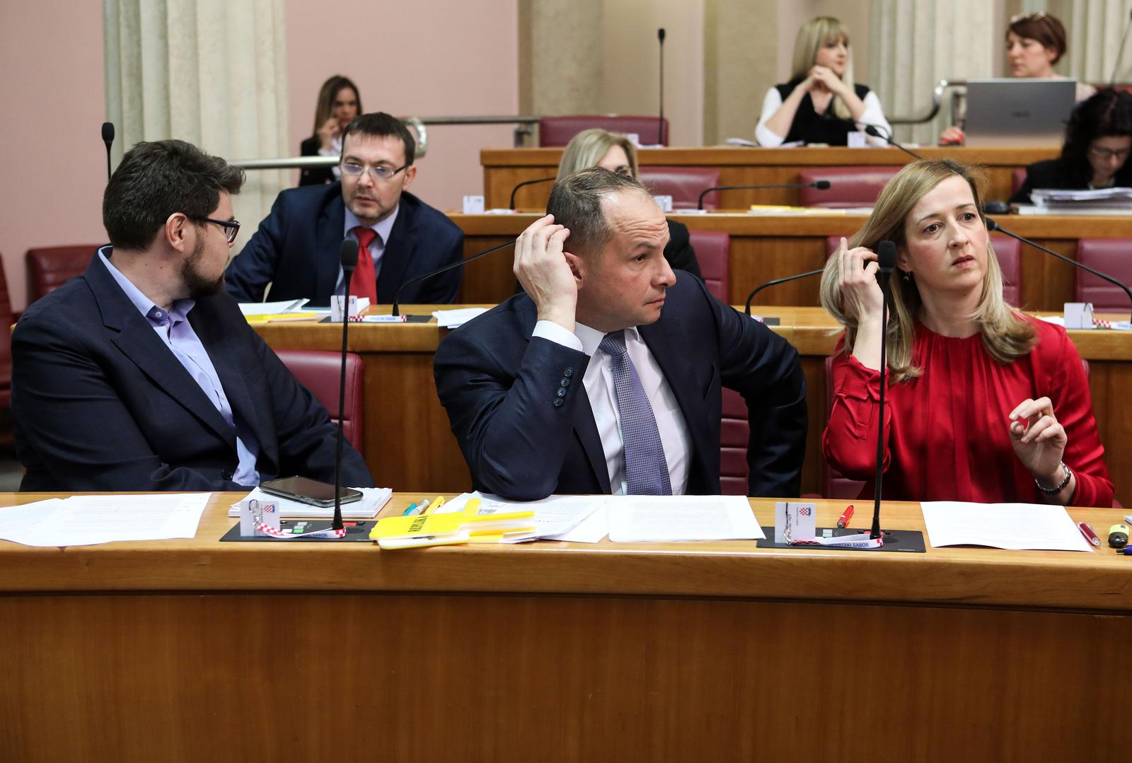 Zagreb: 33 zastupnika traže pokretanje pitanja povjerenja Premijeru