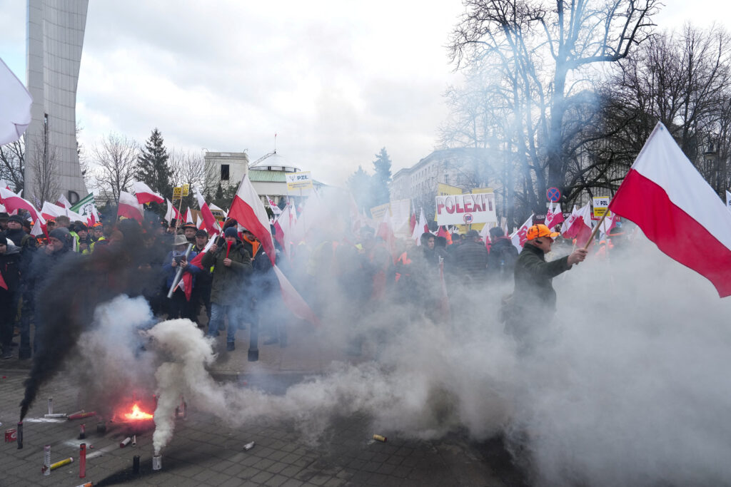 1709738782-2024-03-06T124209Z_206248732_RC2BG6AWRA98_RTRMADP_3_EUROPE-FARMERS-POLAND-1024x683.jpg
