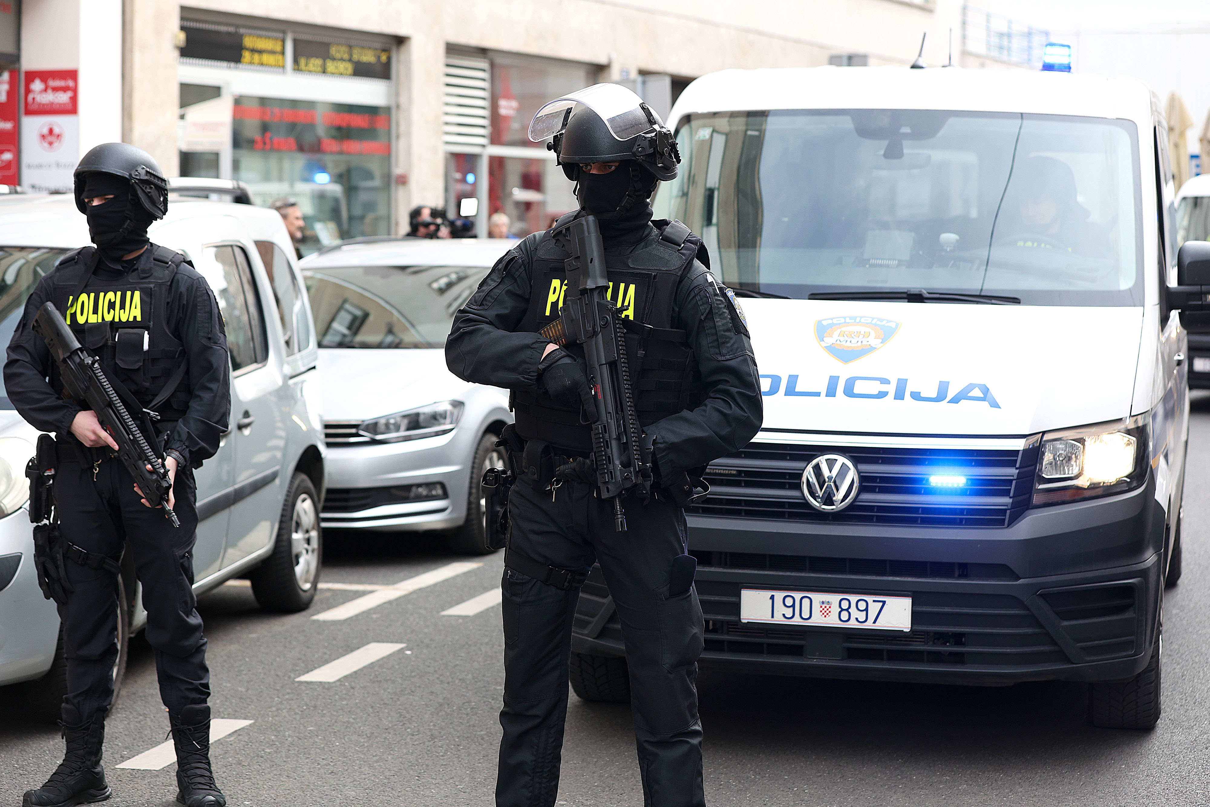 Zagreb: Dolazak Petra Ćosića i ostalih na Župnijski sud uz velike mjere osiguranja