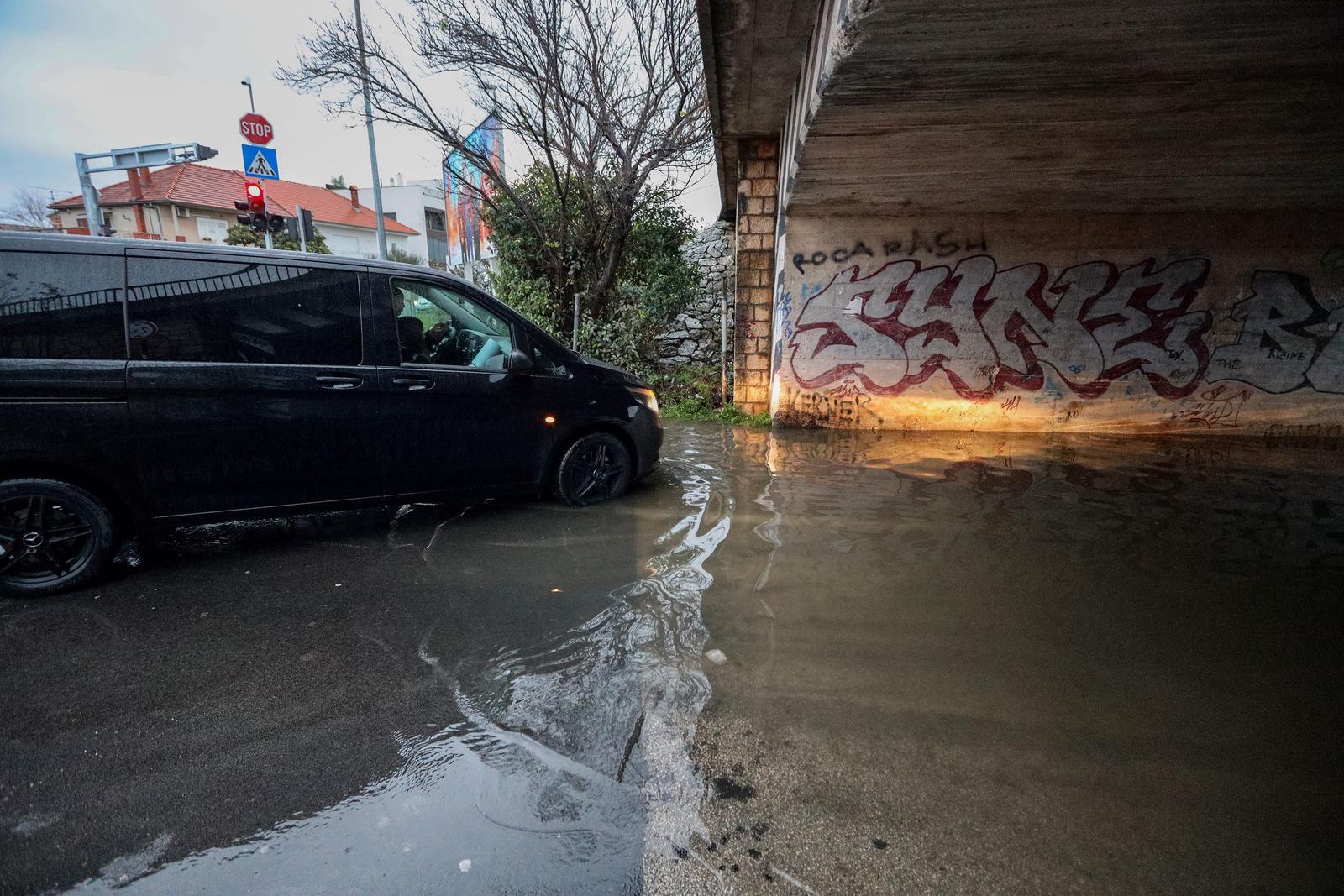 Zadar: Poplavljena ulica Šeastanski prilaz