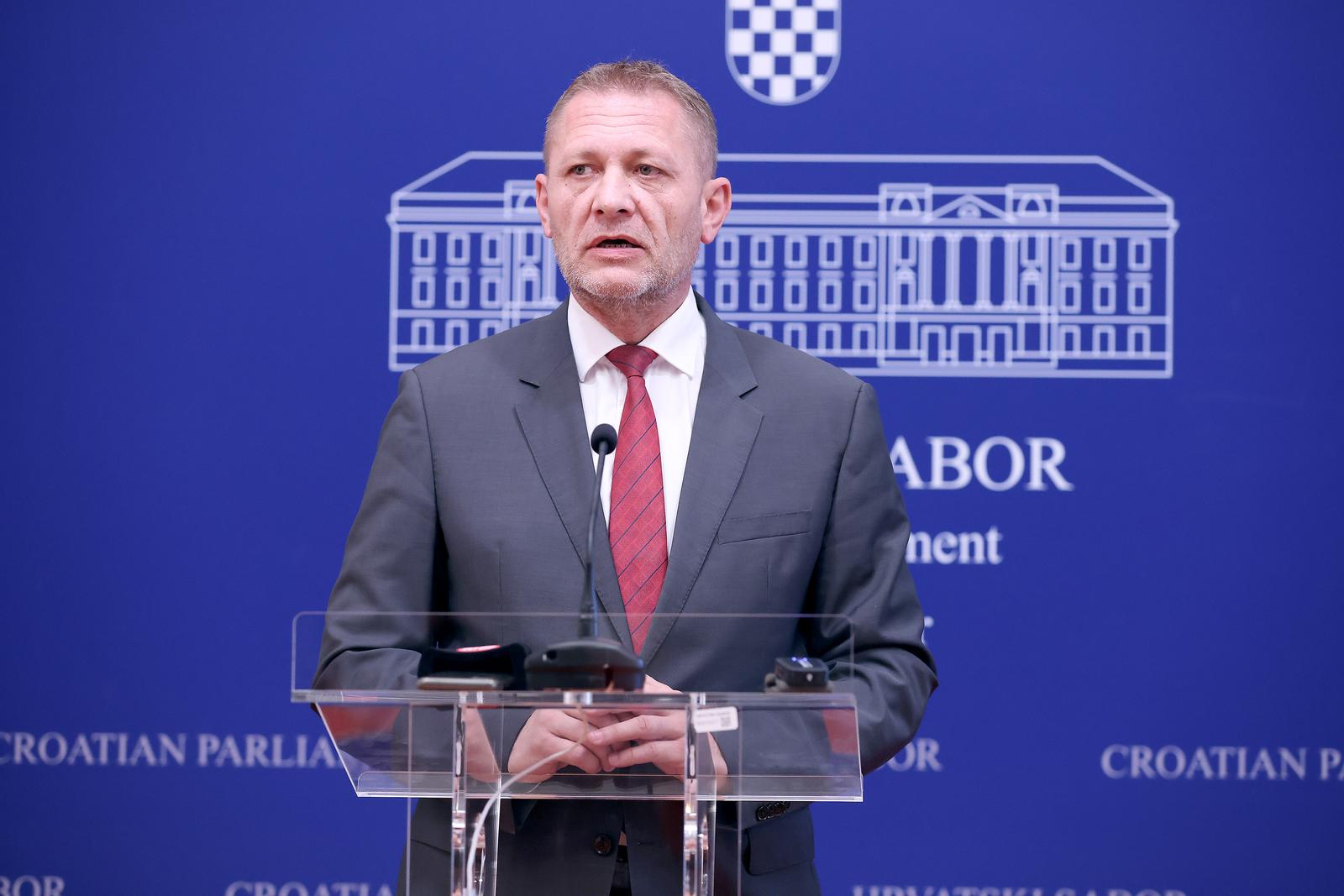 Zagreb: Kreso Beljak komentirao izlazak Zeljka Lenarta iz HSS-a
