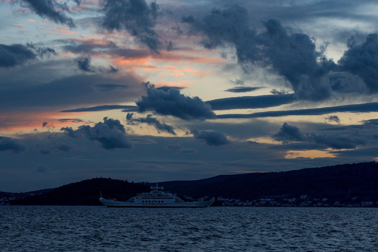 Oblačno predvečerje u Zadru